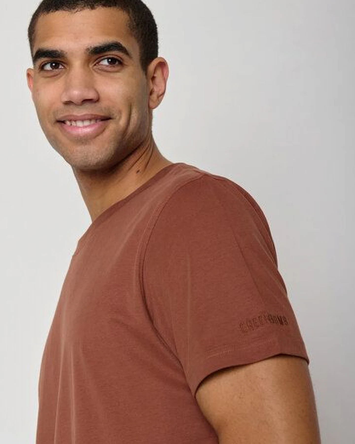 GREENBOMB Basic Fusion - Lässiges Oversize-T-Shirt aus Bio-Baumwolle / GOTS / Fair & Vegan – Ansicht 4