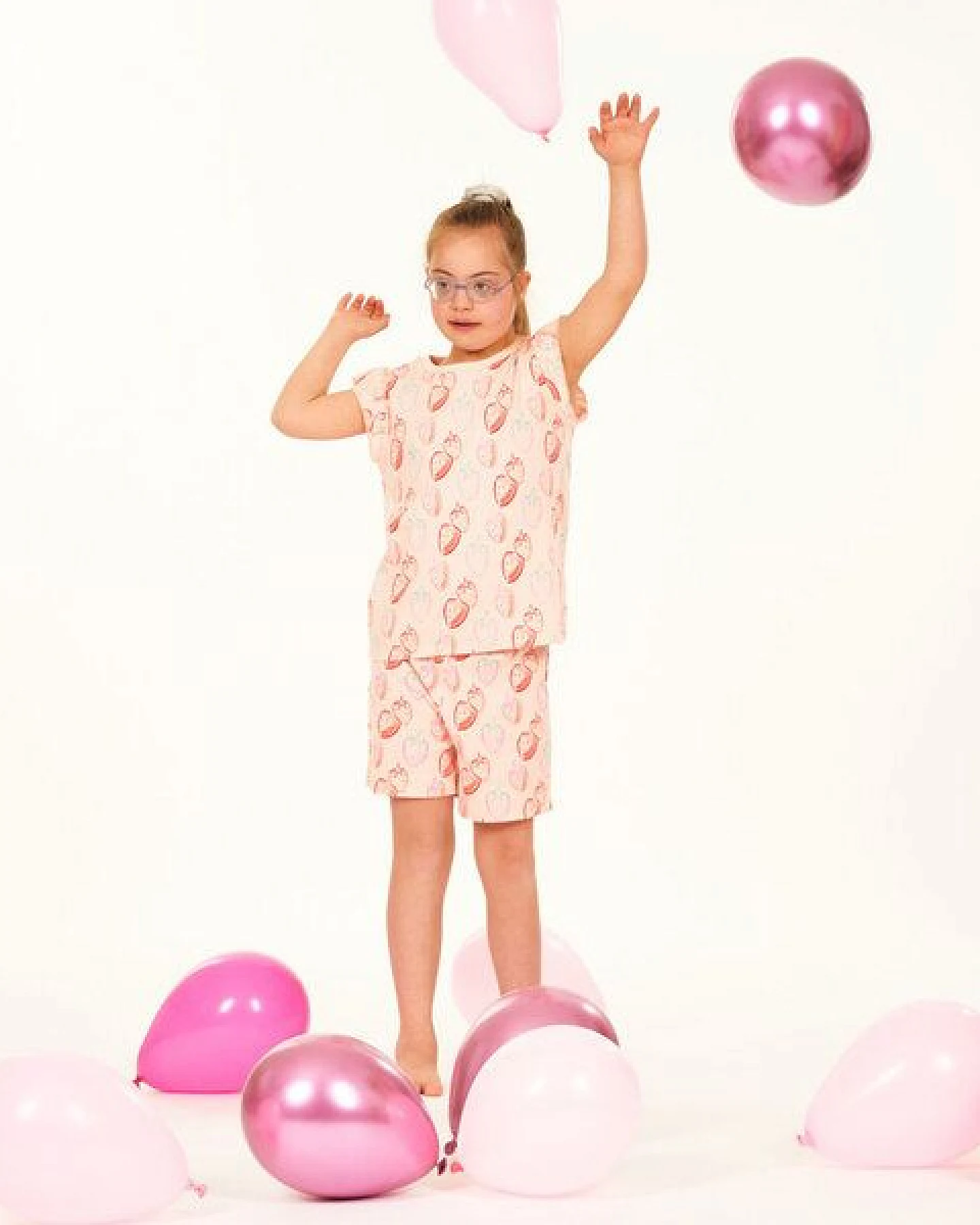 Sense Organics & friends in cooperation with GARY MASH Kurzer Kinder Pyjama aus Biobaumwolle – Ansicht 4