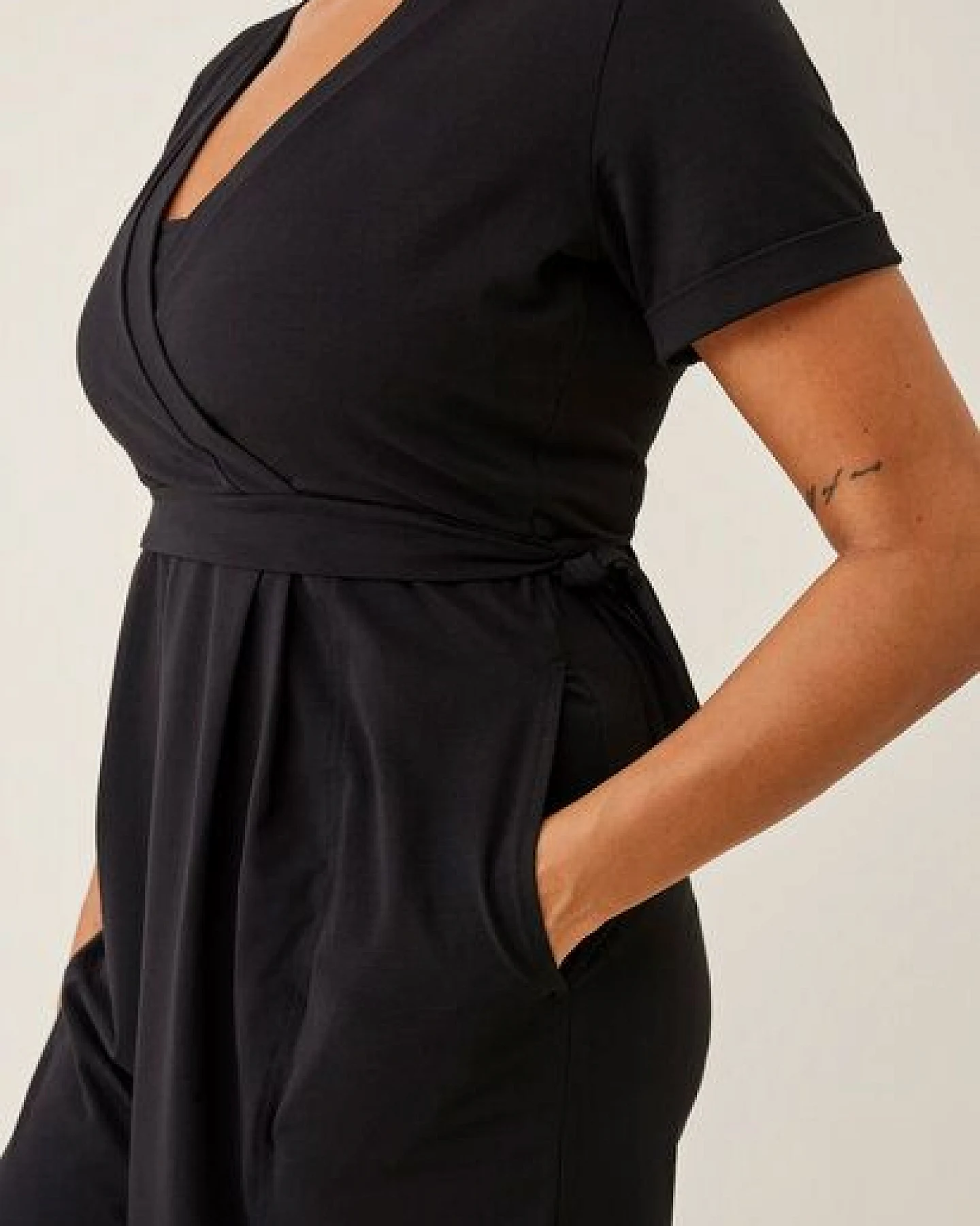 Boob Kurzer Umstandsjumpsuit mit Stillfunktion – Ansicht 3