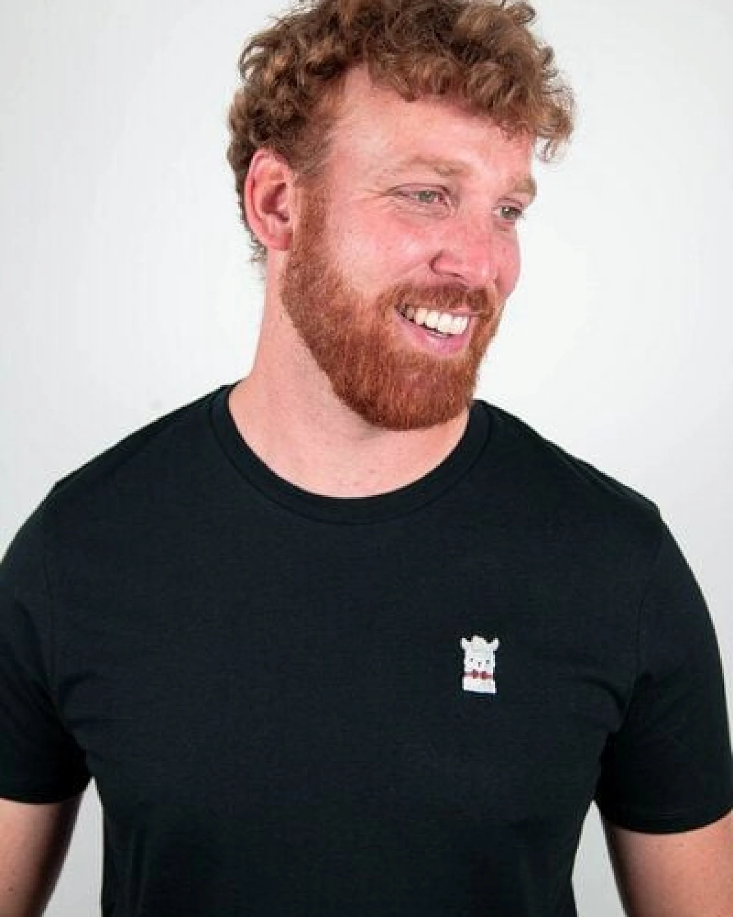 sticknic T-Shirt mit Lama Motiv gestickt - Minimalistische Stickerei- Auch als Geschenk – Ansicht 4