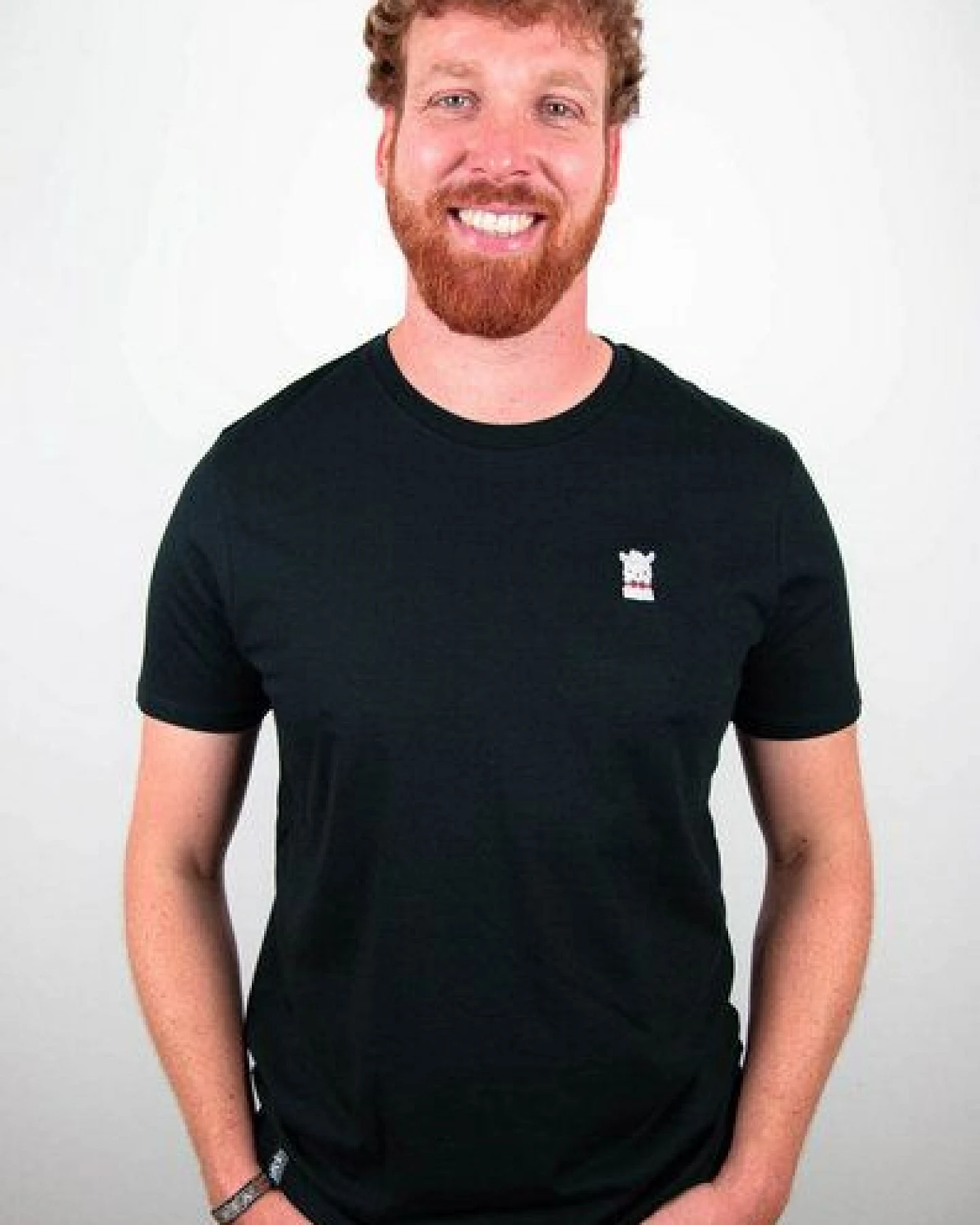 sticknic T-Shirt mit Lama Motiv gestickt - Minimalistische Stickerei- Auch als Geschenk – Ansicht 3