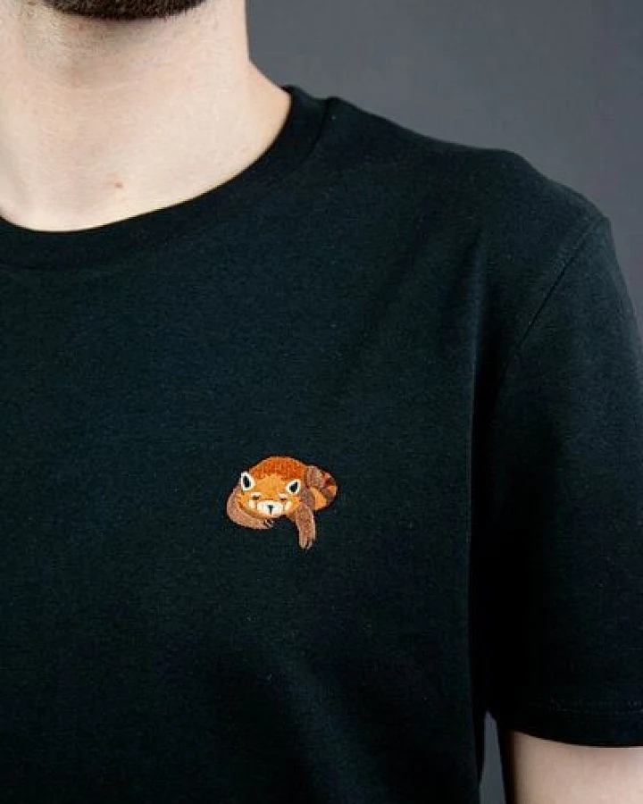 sticknic T-Shirt mit Rotem Panda Motiv gestickt - Minimalistische Stickerei - Auch als Geschenk
