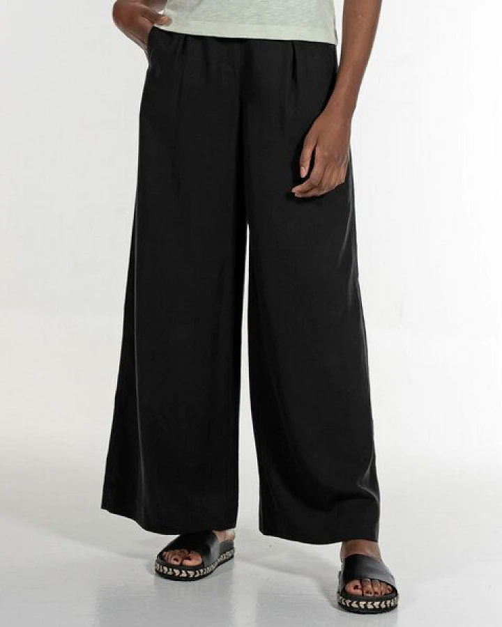 Alma & Lovis Feine Marlenehose aus fließendem Tencel / Leinen