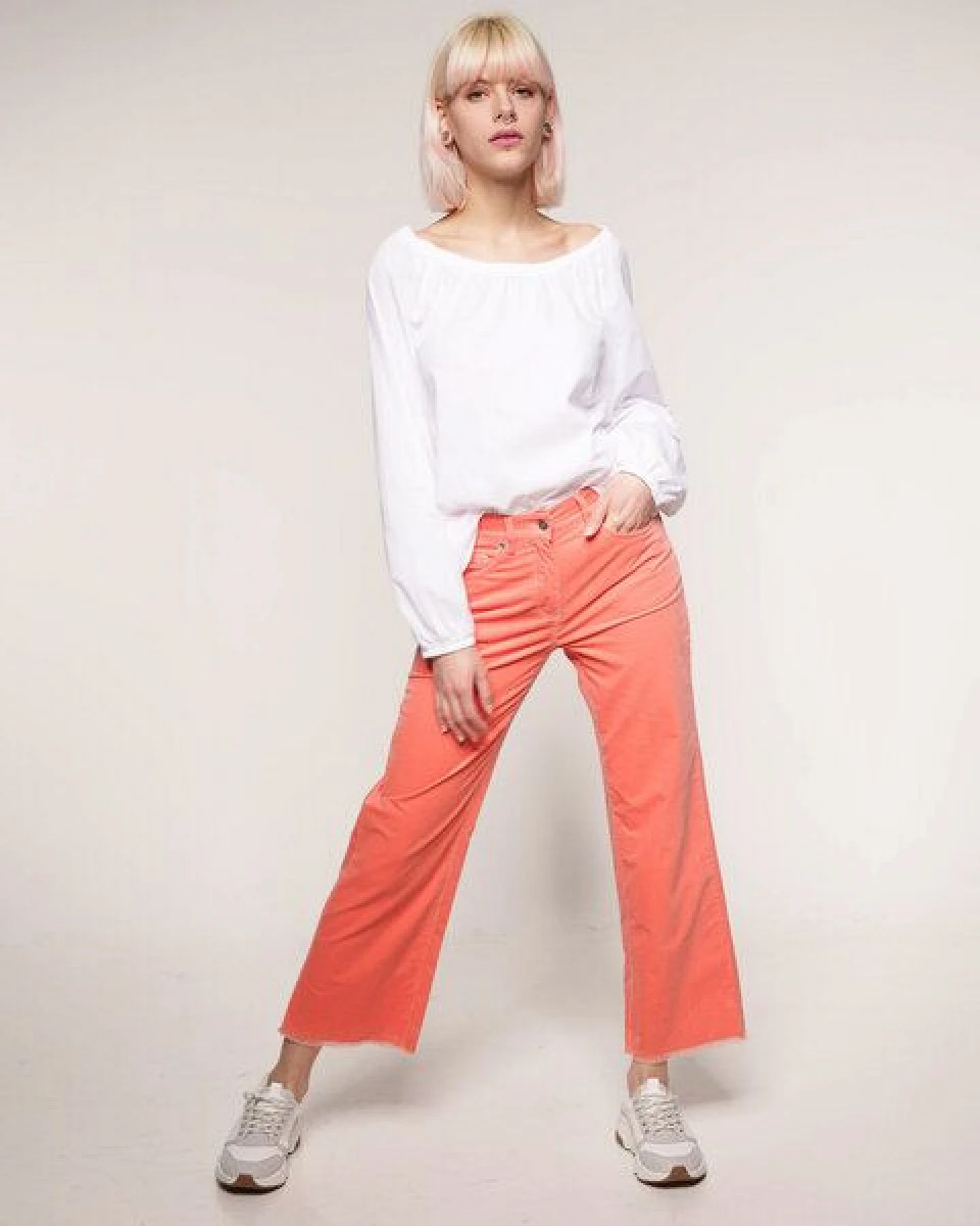 Alma & Lovis Softe 7/8-Feinkordhose aus leichter Bio-Baumwolle – Ansicht 2