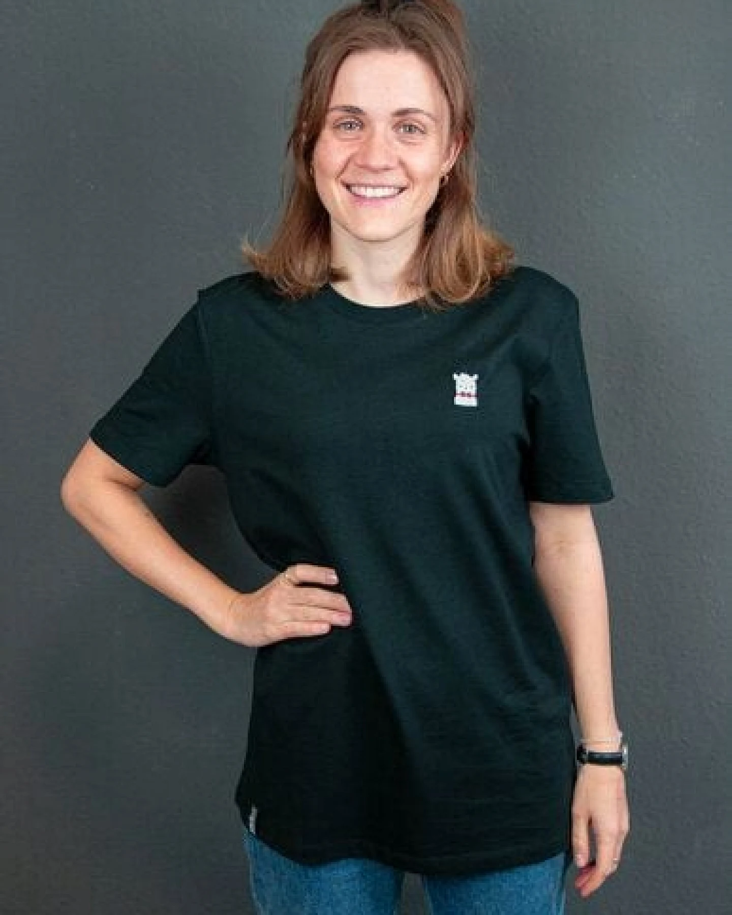 sticknic T-Shirt mit Lama Motiv gestickt - Minimalistische Stickerei - Auch als Geschenk – Ansicht 4