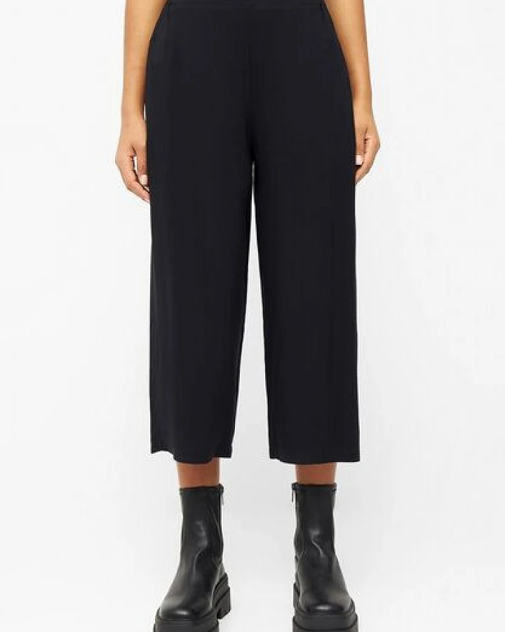 Produktseite: Givn Berlin Culotte aus Ecovero Modell: Anna