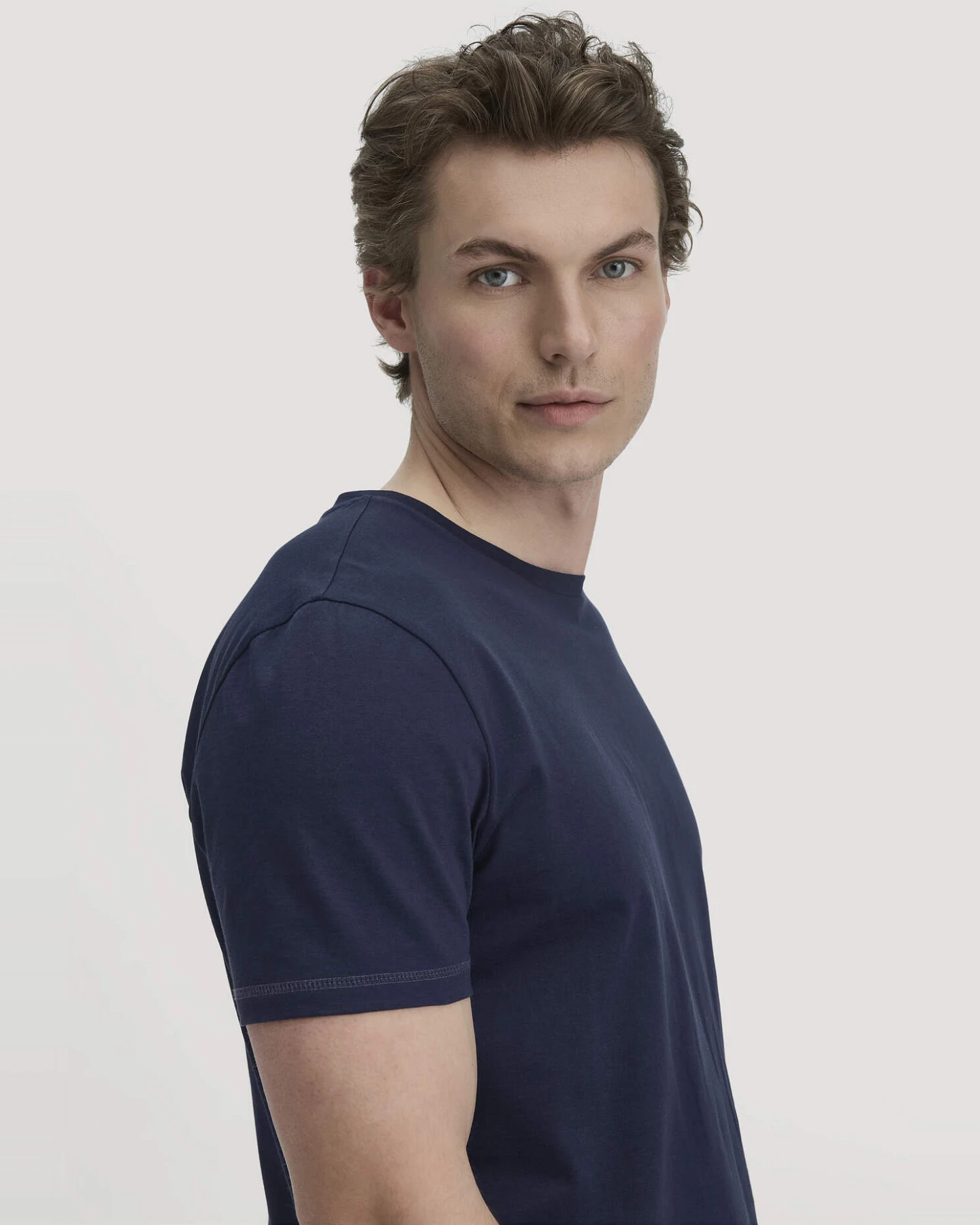 hessnatur Herren T-Shirt PURE COTTON aus Bio-Baumwolle - blau - Größe 52 – Ansicht 2