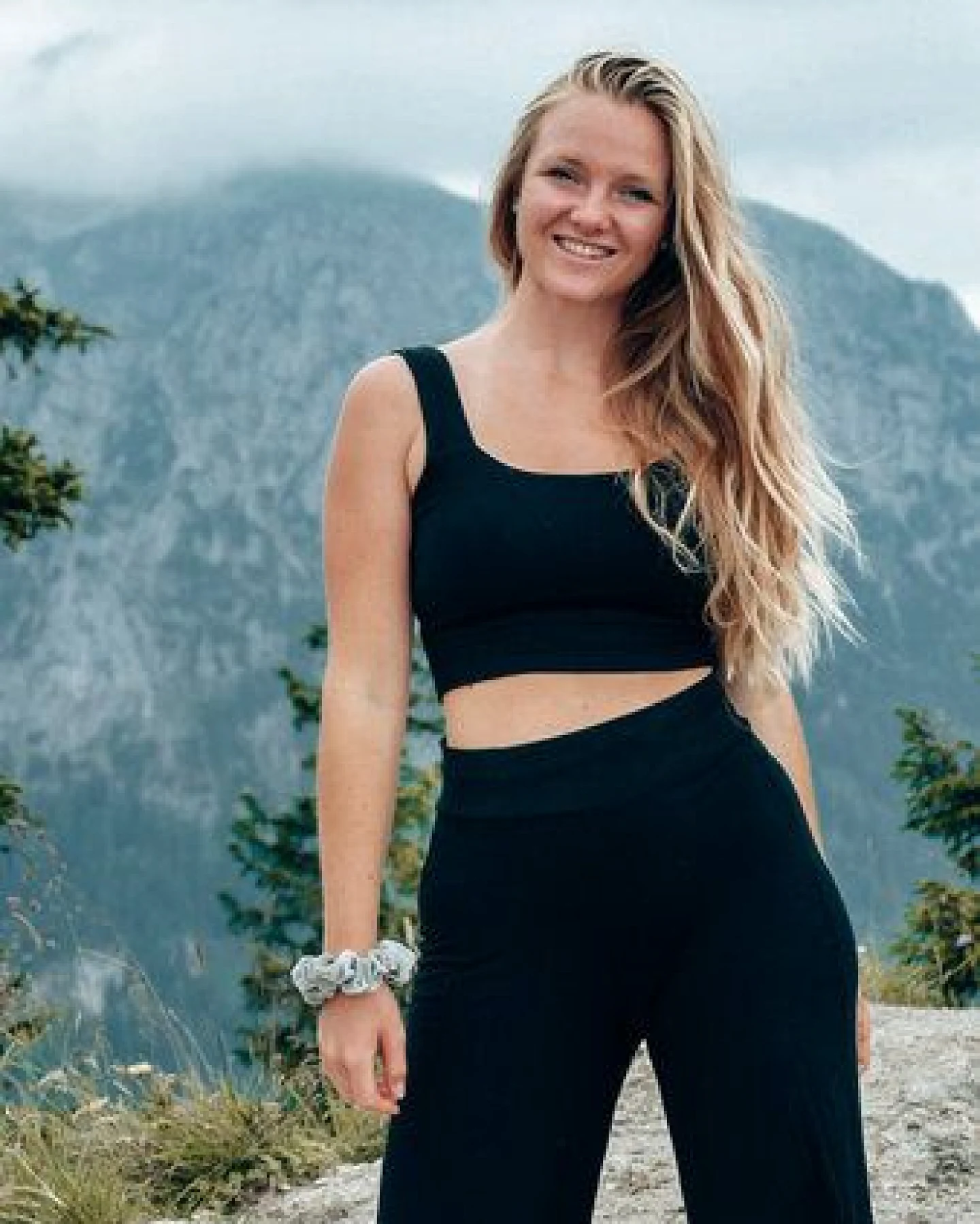 Vivien Joy Farrah Basic Crop Top – Ansicht 2
