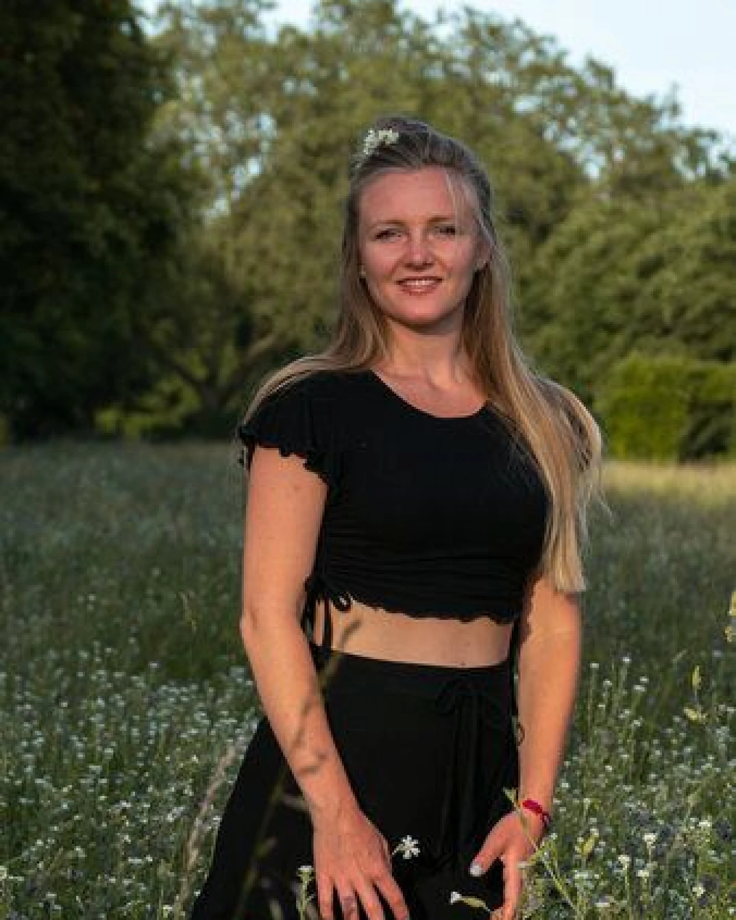 Vivien Joy Farrah Crop T-shirt mit Schmetterlingsärmel – Ansicht 2