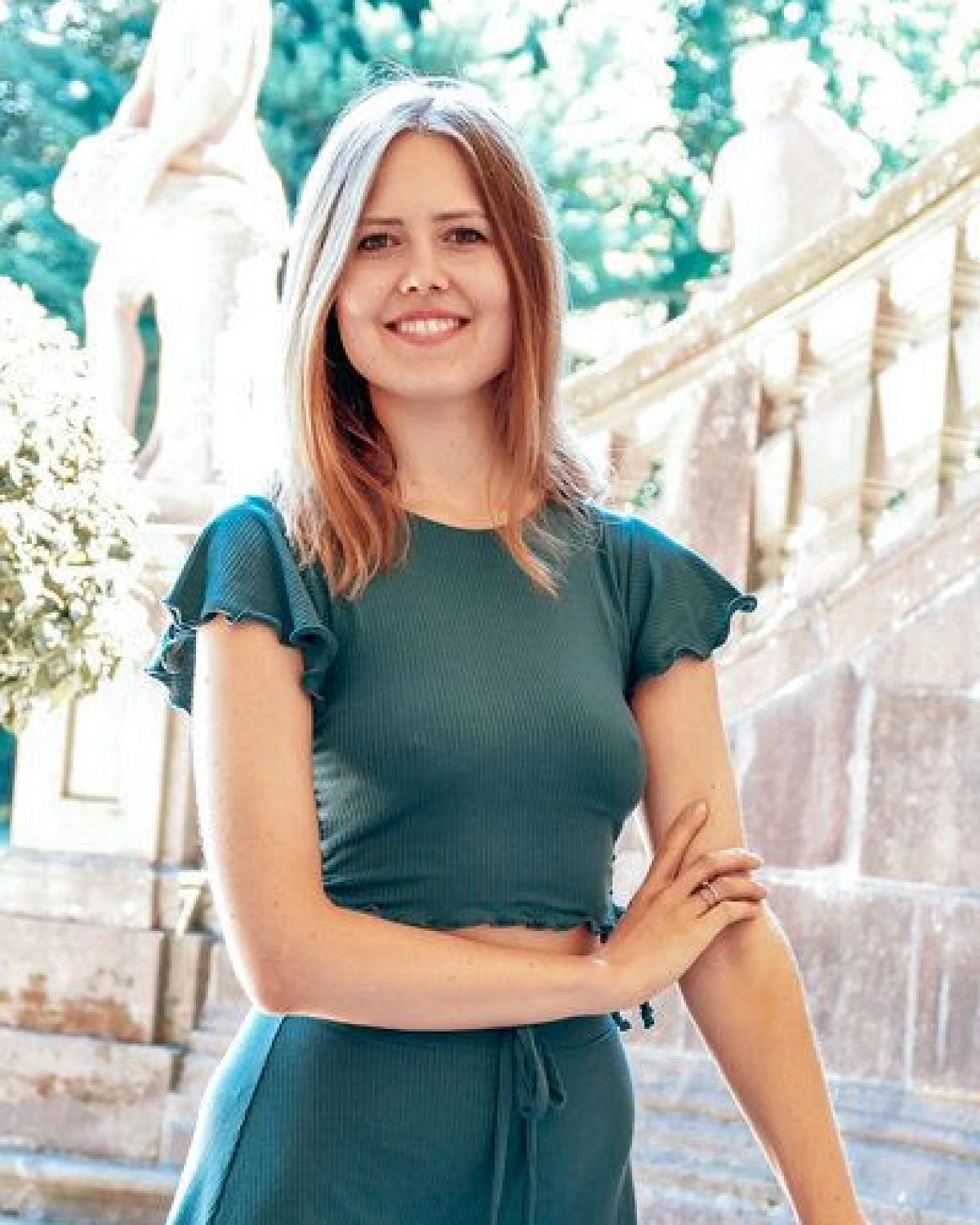 Vivien Joy Farrah Crop T-shirt mit Schmetterlingsärmel – Ansicht 2