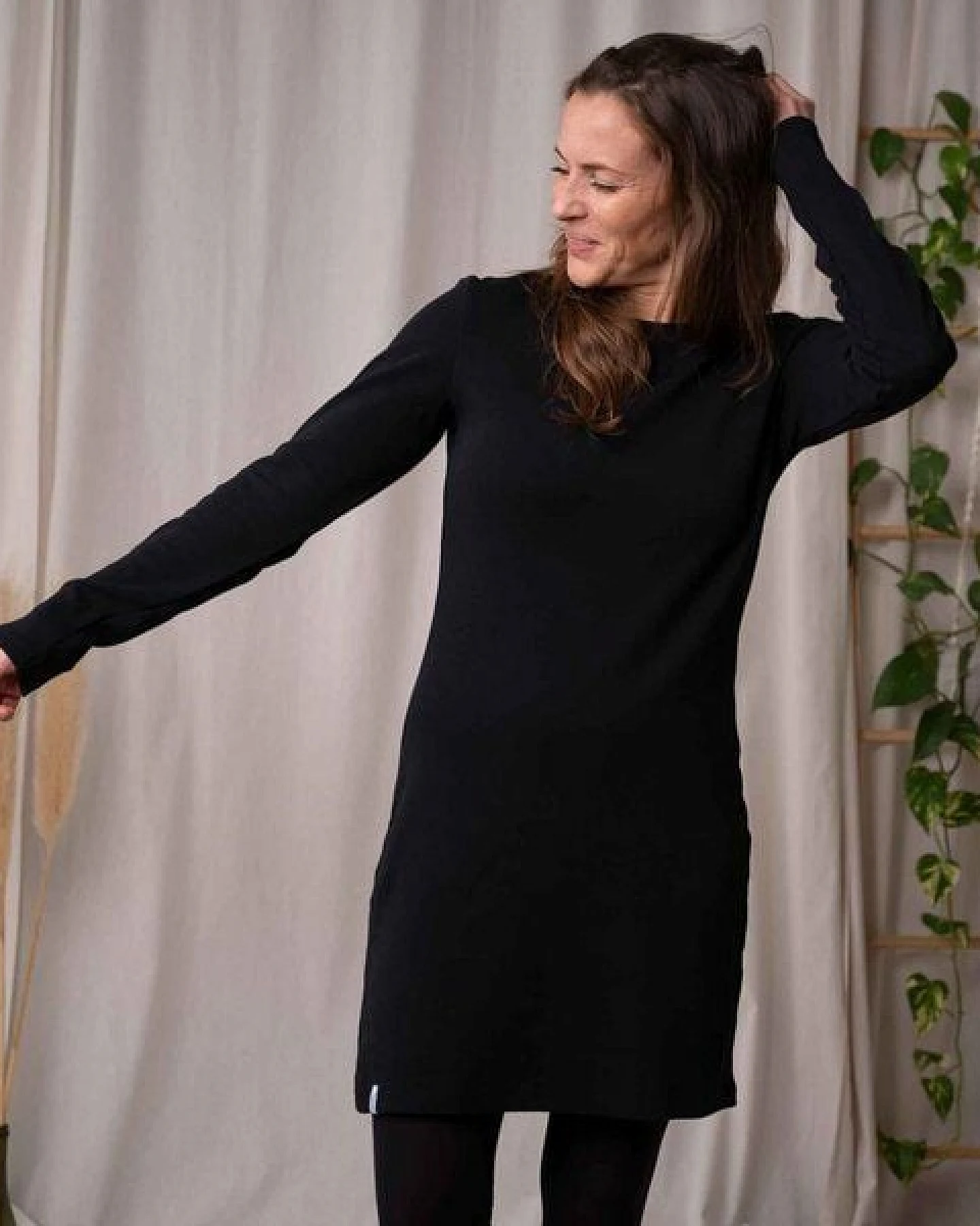 Vresh Clothing Vlora - Langarmkleid aus Biobaumwolle – Ansicht 2