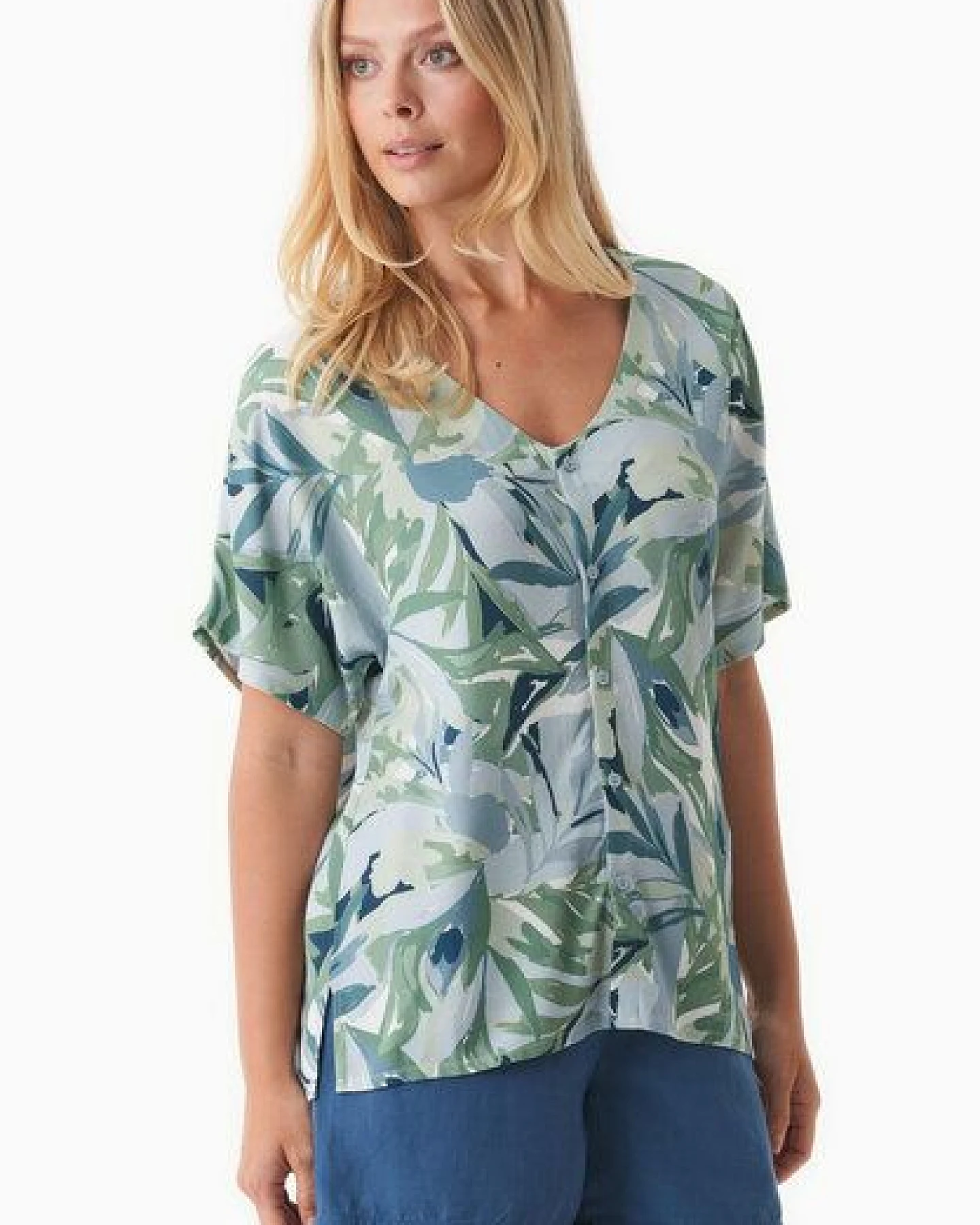 ORGANICATION Bluse aus LENZING ECOVERO mit Blattmuster – Ansicht 3