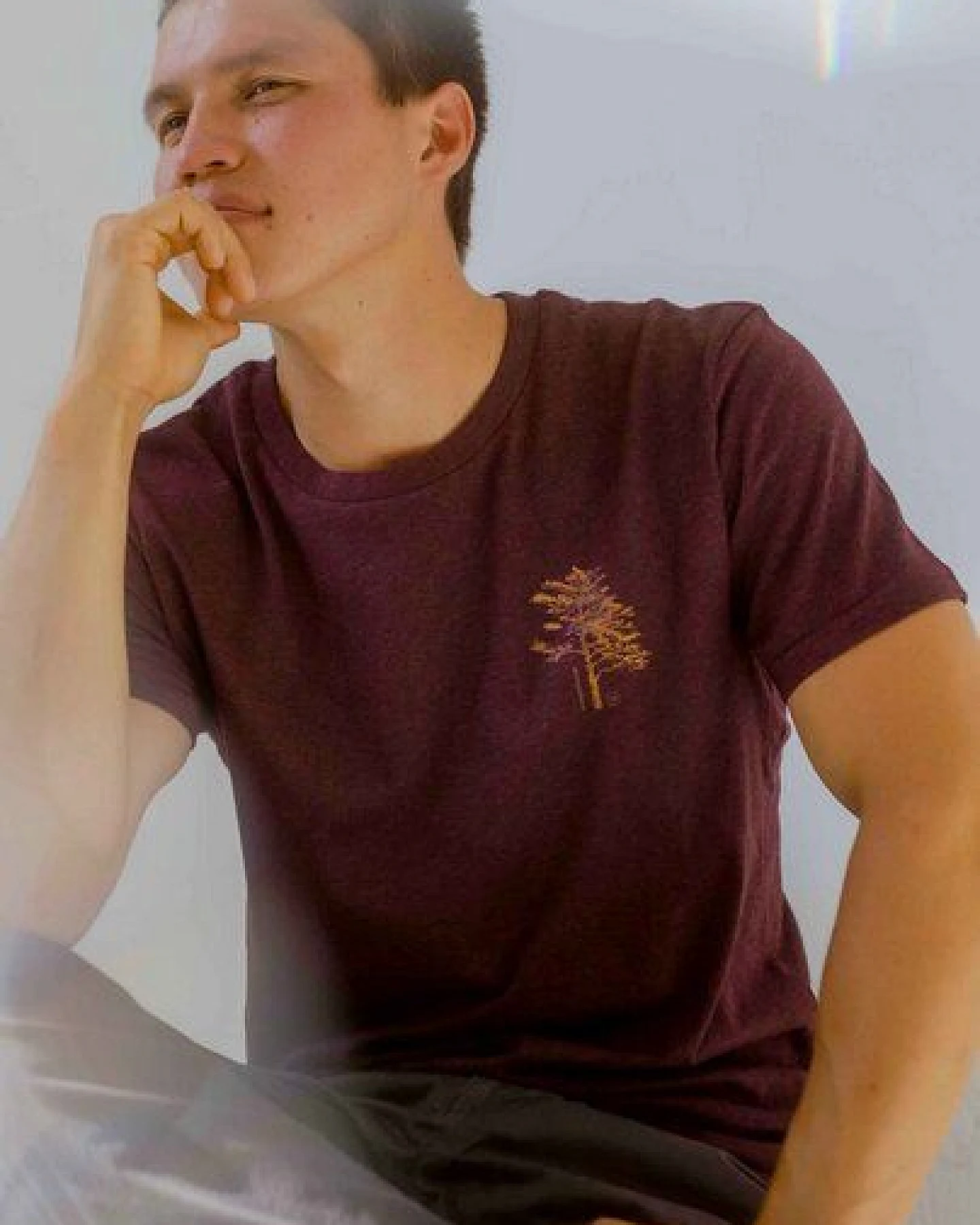 Kultgut Biofair- Artdesign Klassik Shirt / Little Tree in Woodoptik – Ansicht 2