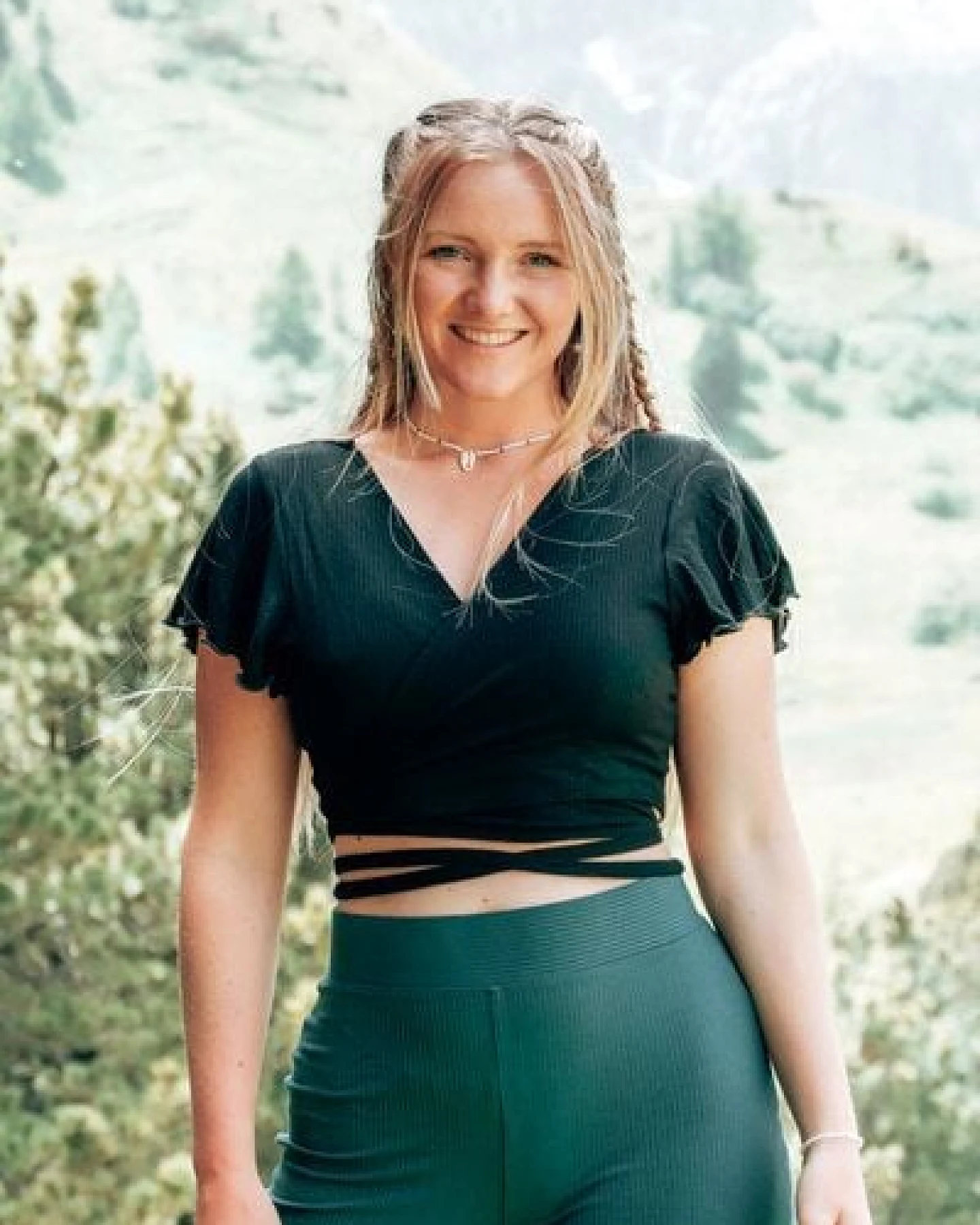 Vivien Joy Wickeltop mit Schmetterlingsärmel - Farrah – Ansicht 2