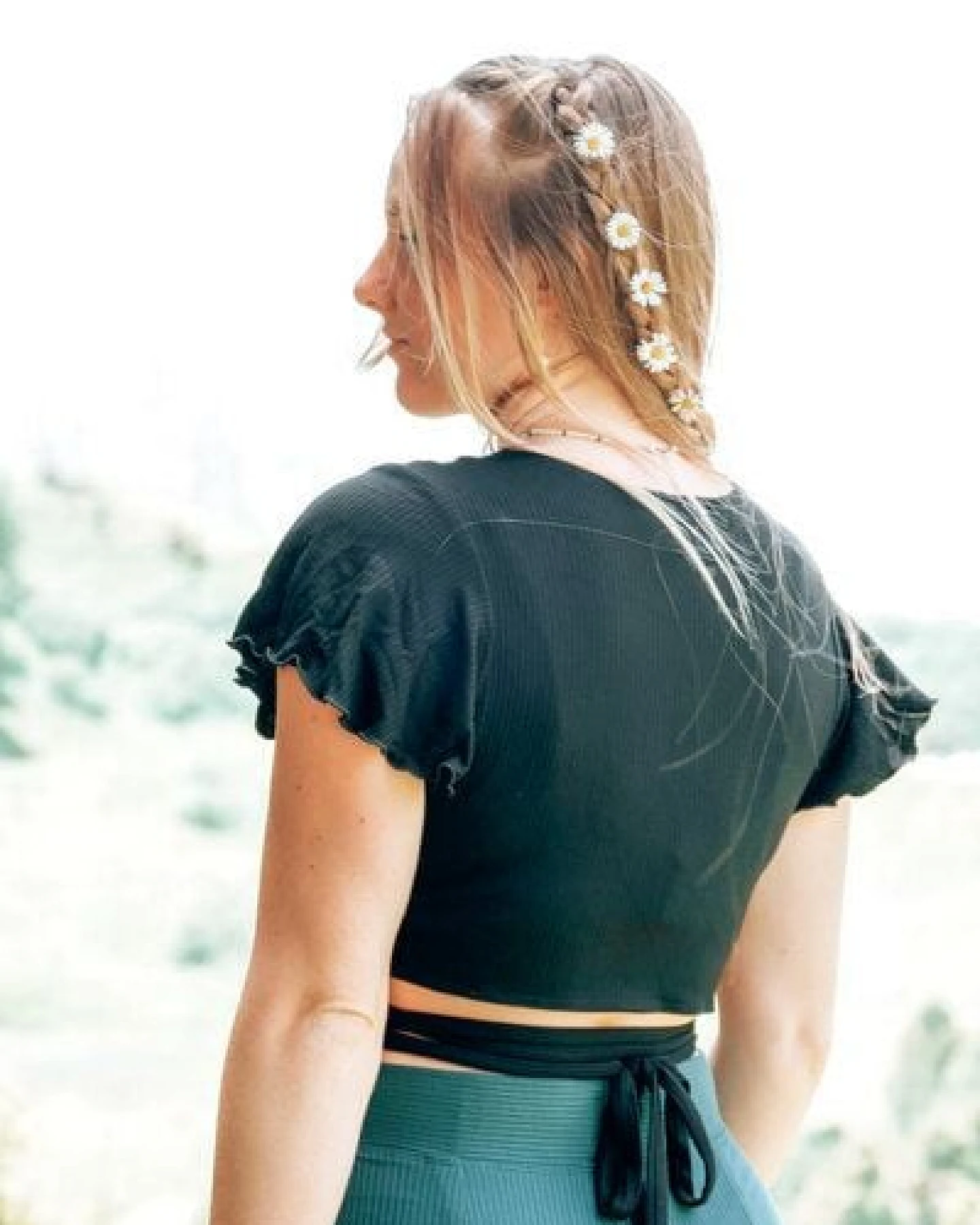 Vivien Joy Wickeltop mit Schmetterlingsärmel - Farrah – Ansicht 3