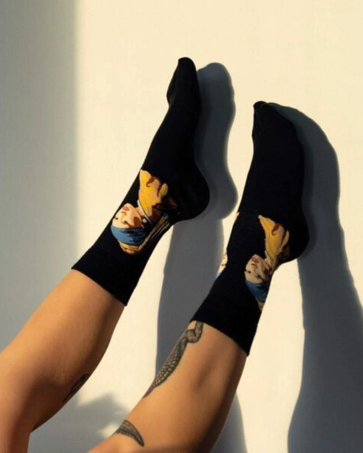 KUNSTSOKKEN Kunst Socken - Nahtlose Bunte Socken aus Bio-Baumwolle Mix - weihnachtsgeschenke für Künstler - Lustige Socken Geschenk – Ansicht 4