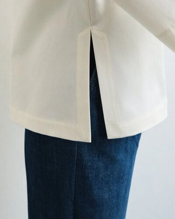 IVA RYCH Hemd mit Ausschnitt in Beige/Deadstock