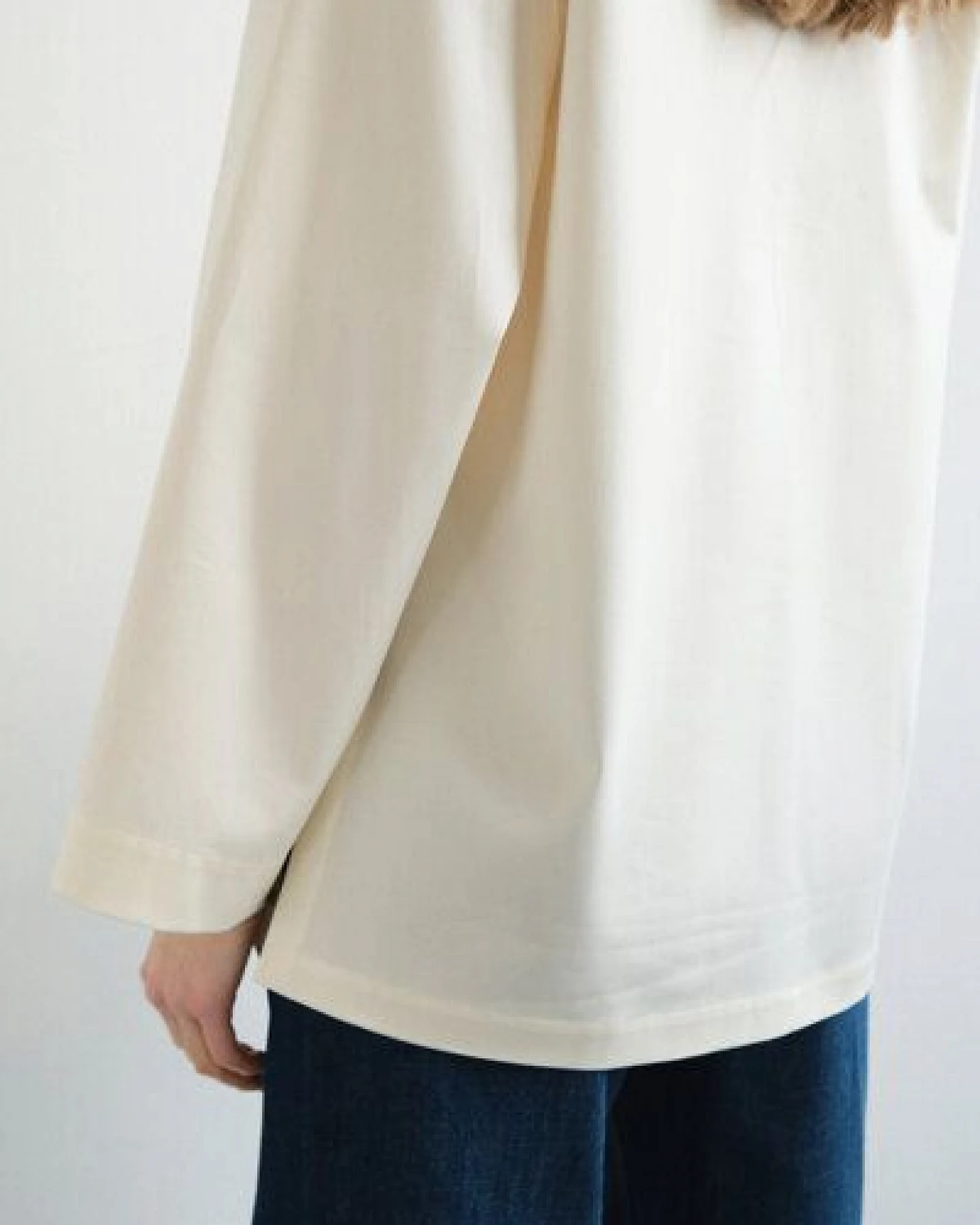 IVA RYCH Hemd mit Ausschnitt in Beige/Deadstock – Ansicht 4