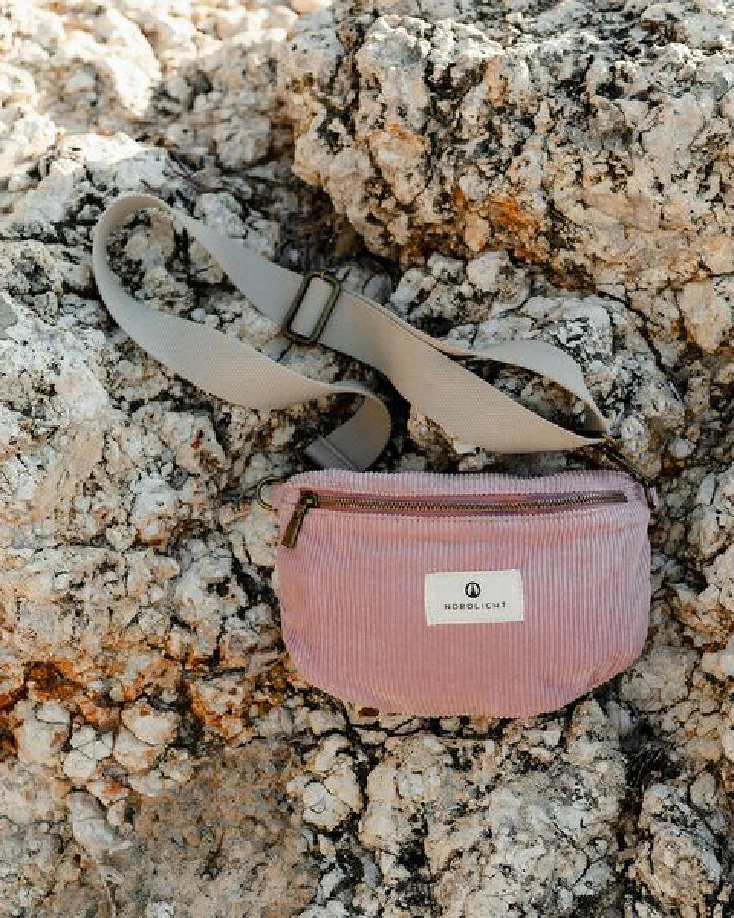 NORDLICHT Bauchtasche TOMMA Cord aus Bio-Baumwolle – Ansicht 2