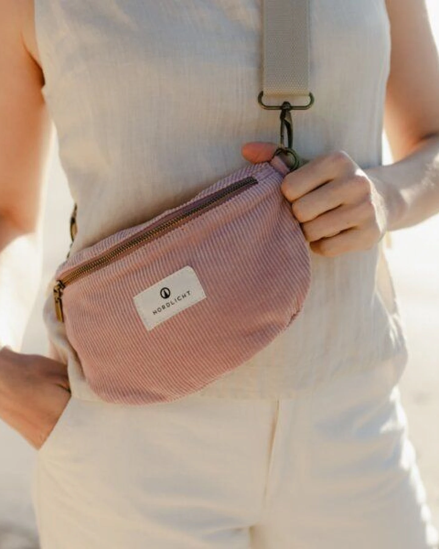 NORDLICHT Bauchtasche TOMMA Cord aus Bio-Baumwolle – Ansicht 3