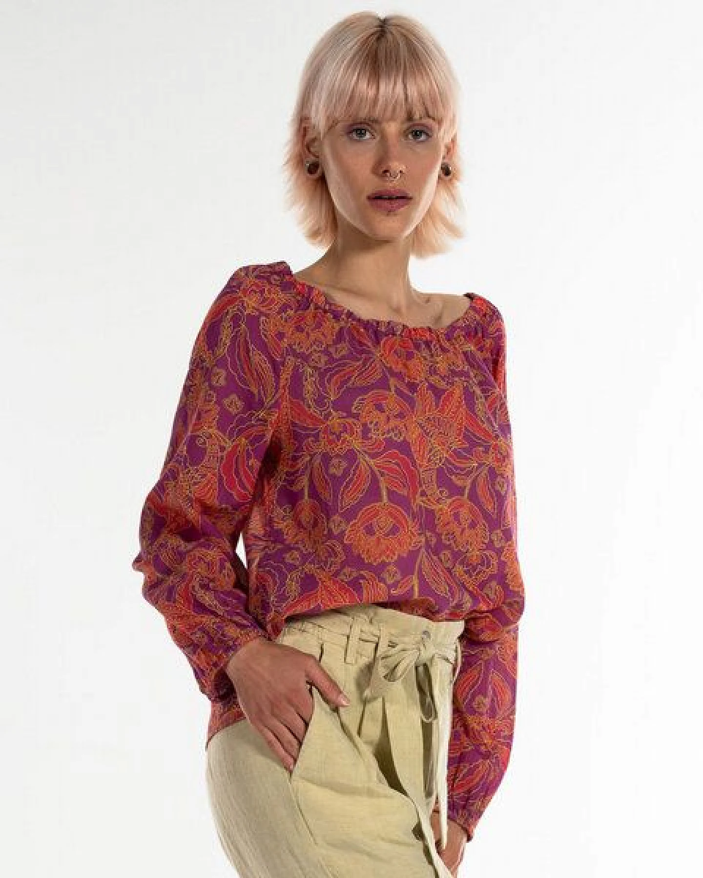 Alma & Lovis Print-Bluse im Carmenstil aus Bio-Baumwoll-Batist – Ansicht 2
