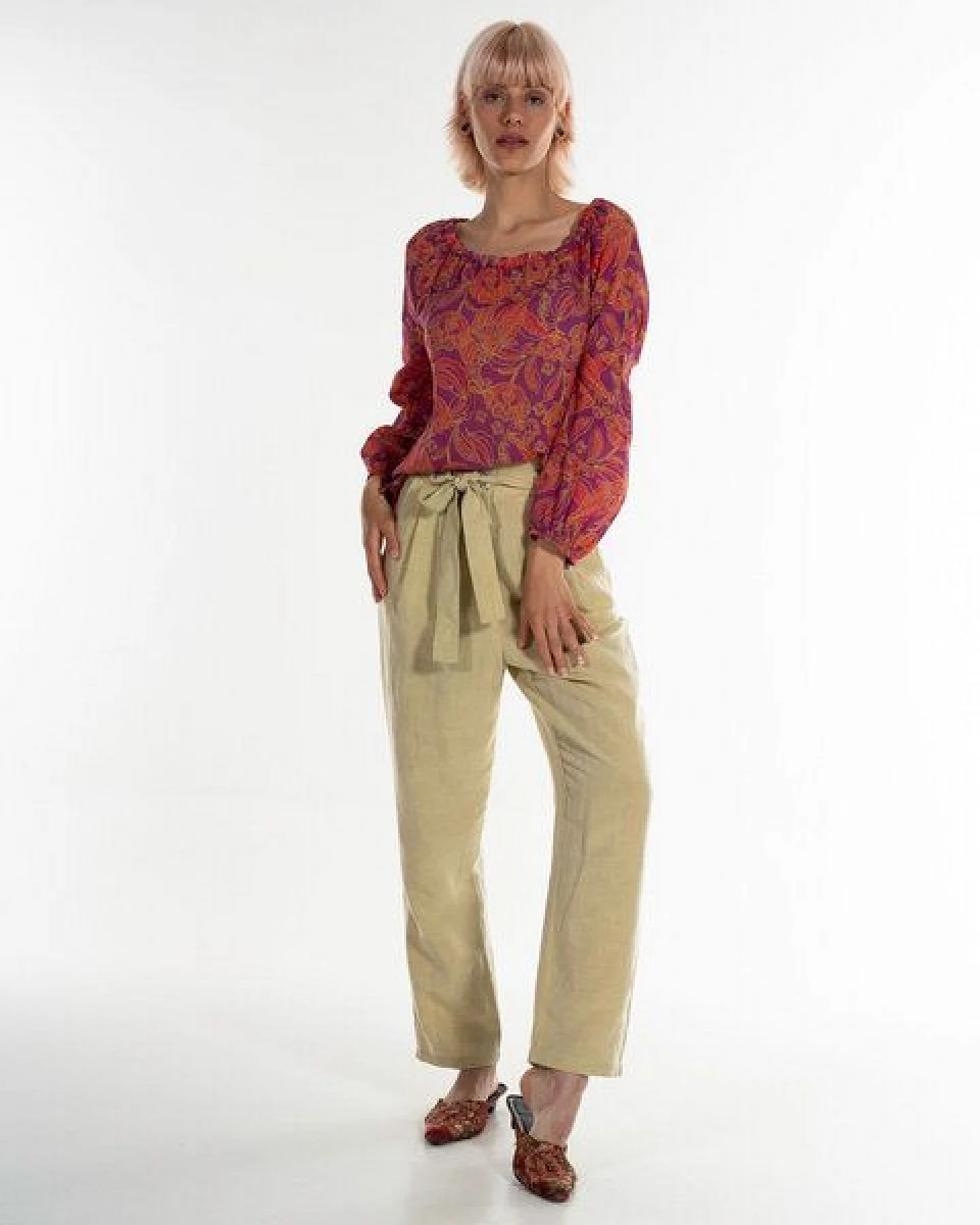 Alma & Lovis Print-Bluse im Carmenstil aus Bio-Baumwoll-Batist – Ansicht 3