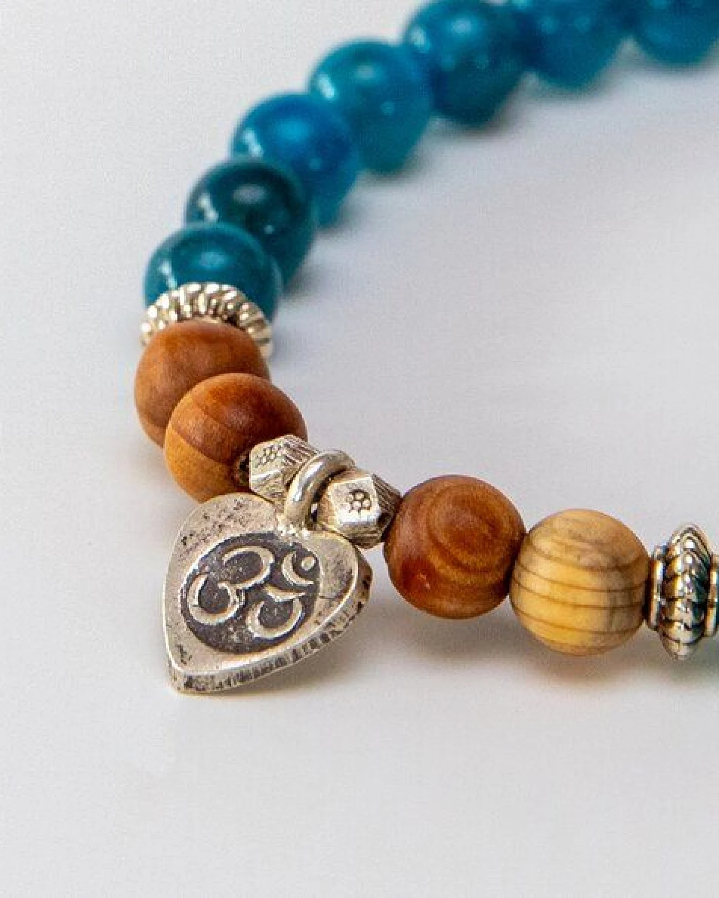 Divasya Armband "OM Love" aus echten Natursteinen & Sandelholz mit 925 Silber – Ansicht 3