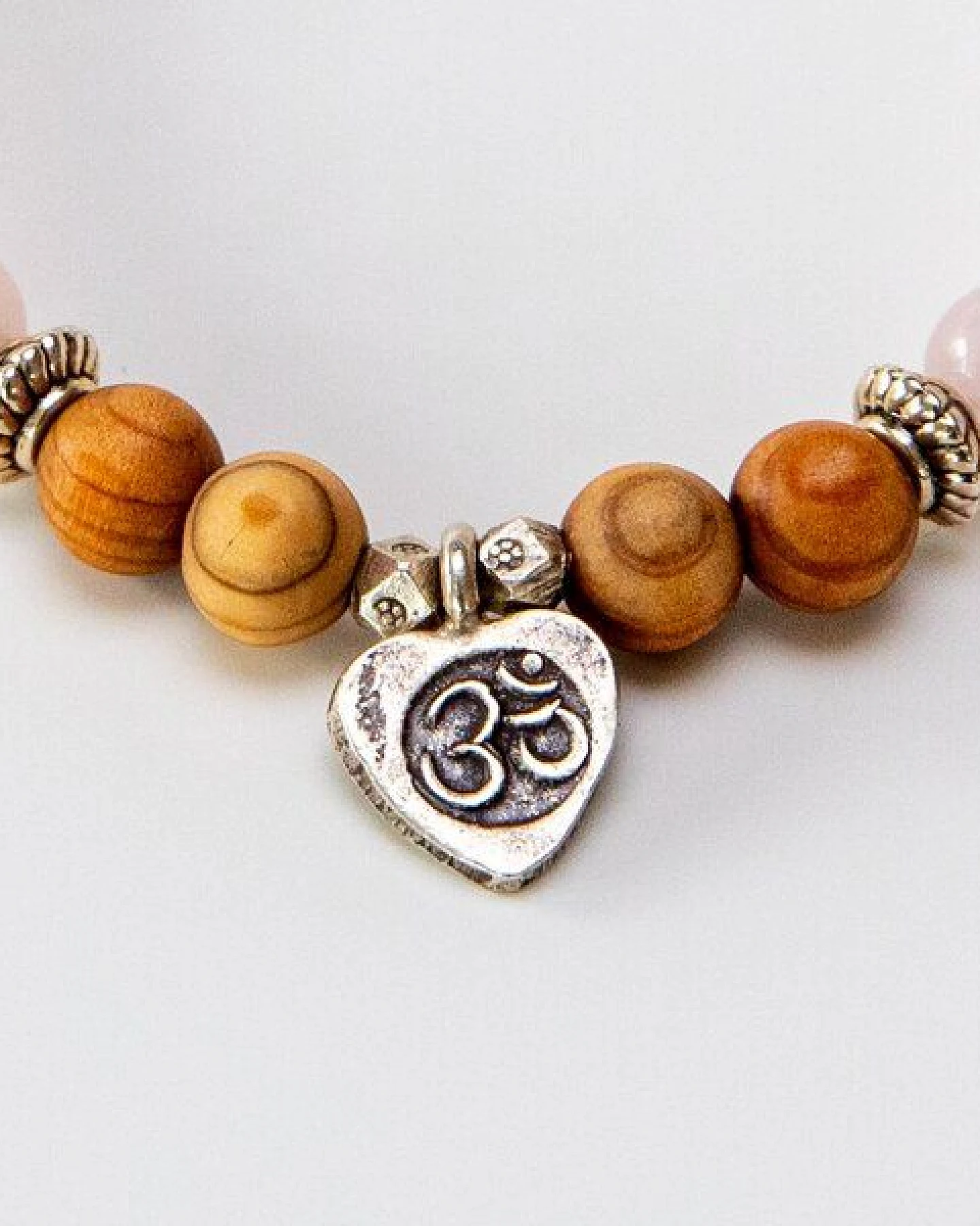 Divasya Armband "OM Love" aus echten Natursteinen & Sandelholz mit 925 Silber – Ansicht 3