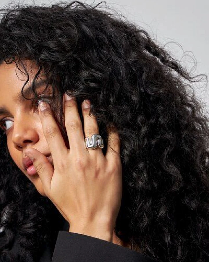 noemvri fashion label gewölbter Ring Britti