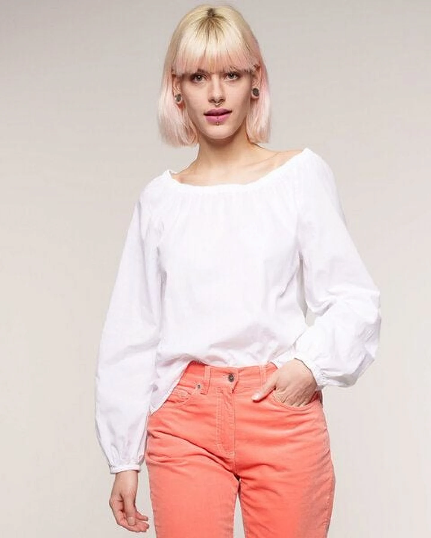 Alma & Lovis Transparente Carmenbluse aus Bio-Baumwoll-Batist – Ansicht 4