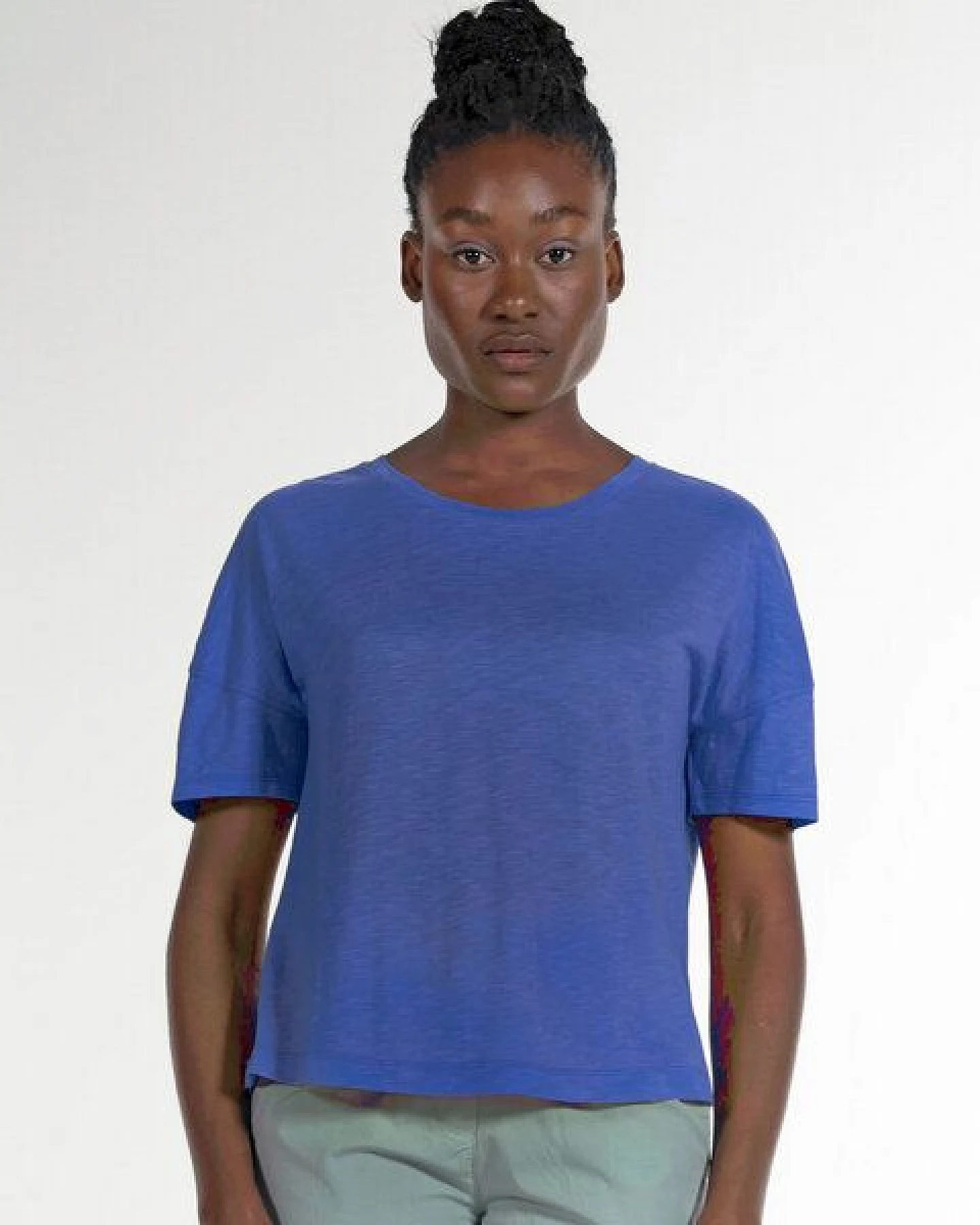 Alma & Lovis Lässiges Shirt aus leichter Bio-Baumwolle / EcoVero – Ansicht 2