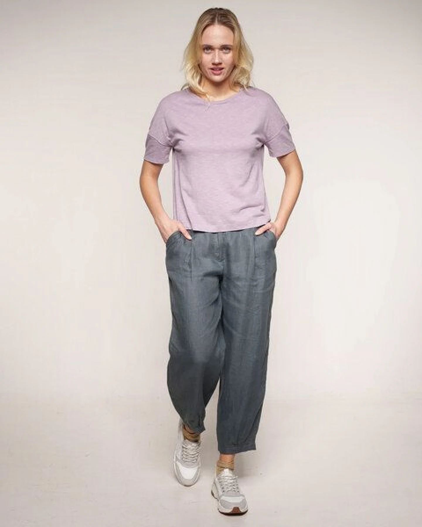 Alma & Lovis Lässiges Shirt aus leichter Bio-Baumwolle / EcoVero – Ansicht 2