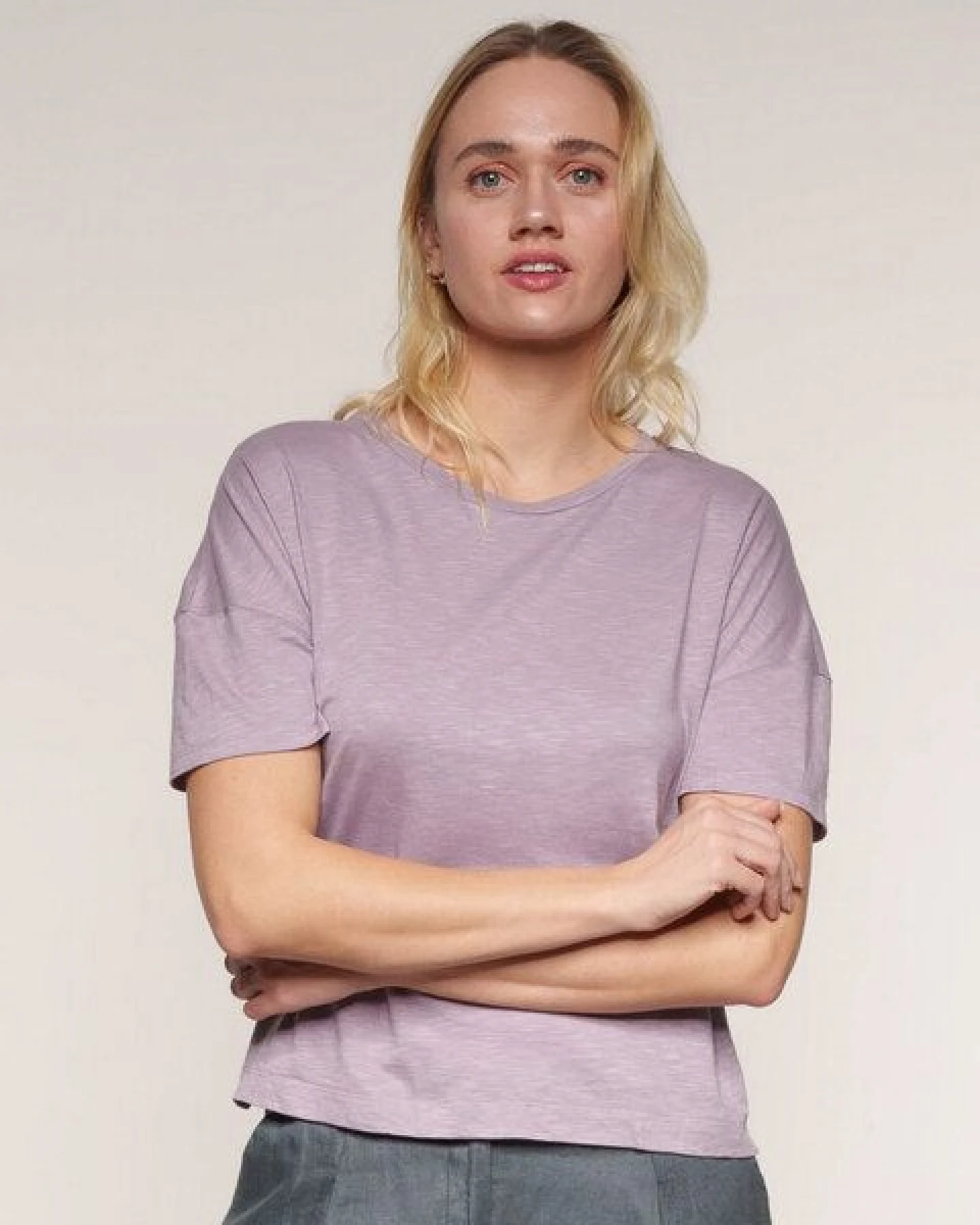 Alma & Lovis Lässiges Shirt aus leichter Bio-Baumwolle / EcoVero – Ansicht 3