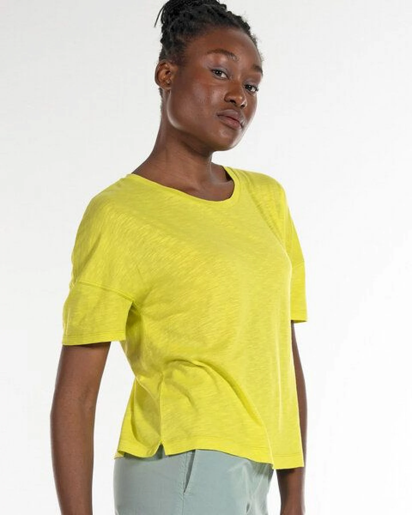 Alma & Lovis Lässiges Shirt aus leichter Bio-Baumwolle / EcoVero – Ansicht 2