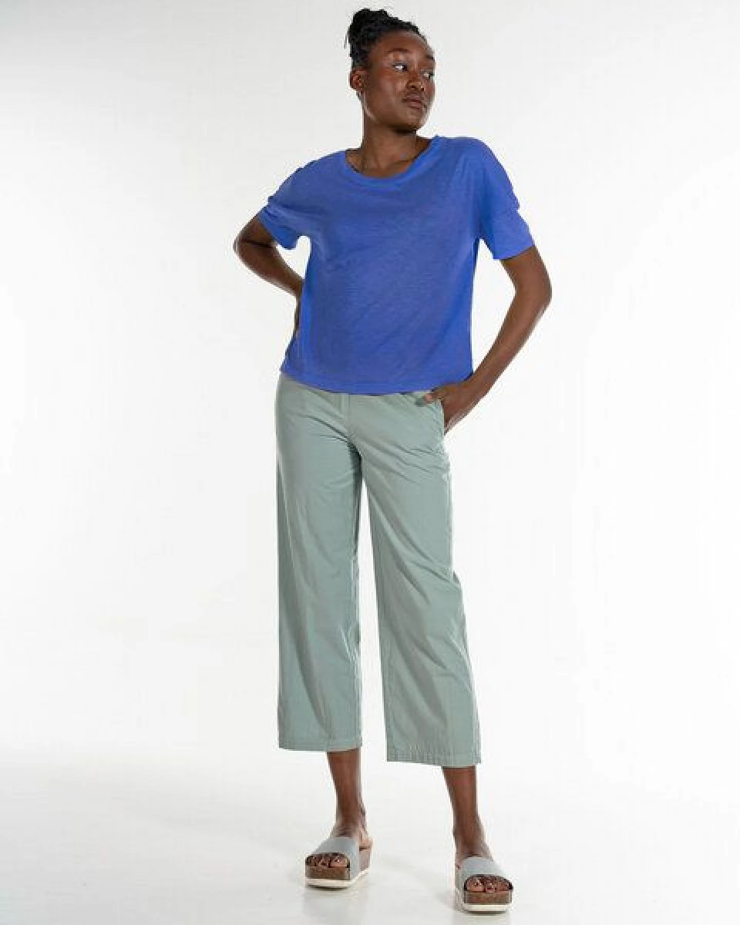 Alma & Lovis Lässiges Shirt aus leichter Bio-Baumwolle / EcoVero – Ansicht 2