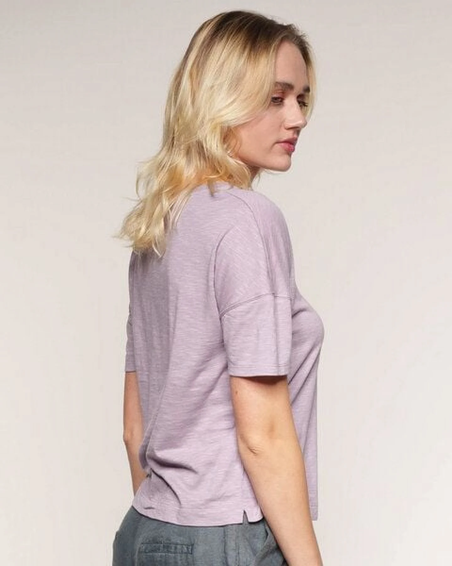 Alma & Lovis Lässiges Shirt aus leichter Bio-Baumwolle / EcoVero – Ansicht 4