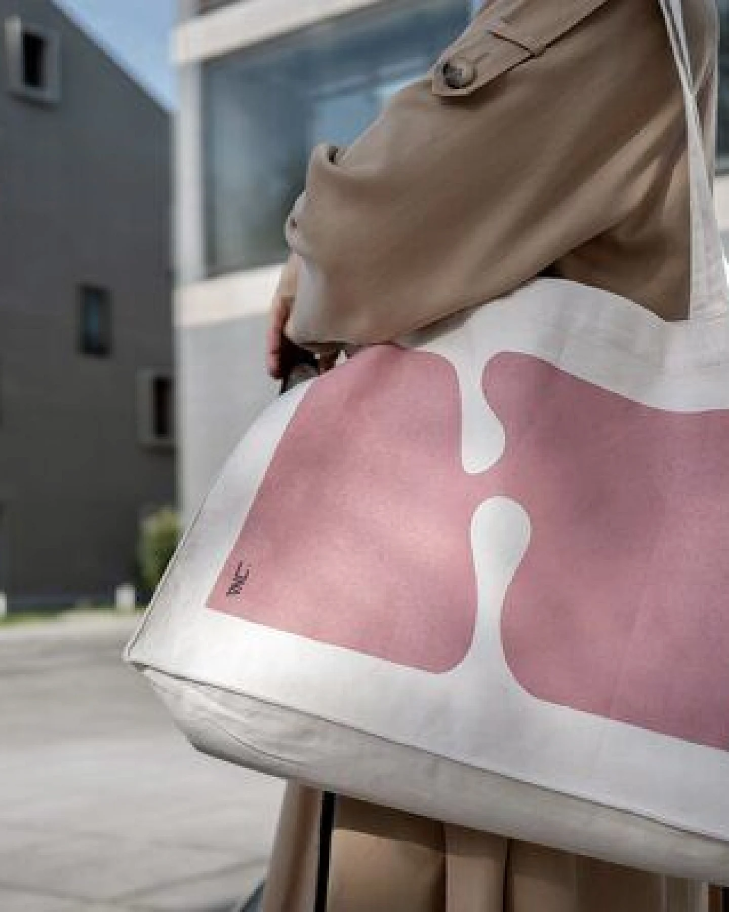 noemvri fashion label noëmvri x lina danitz Tote Bag – Ansicht 3