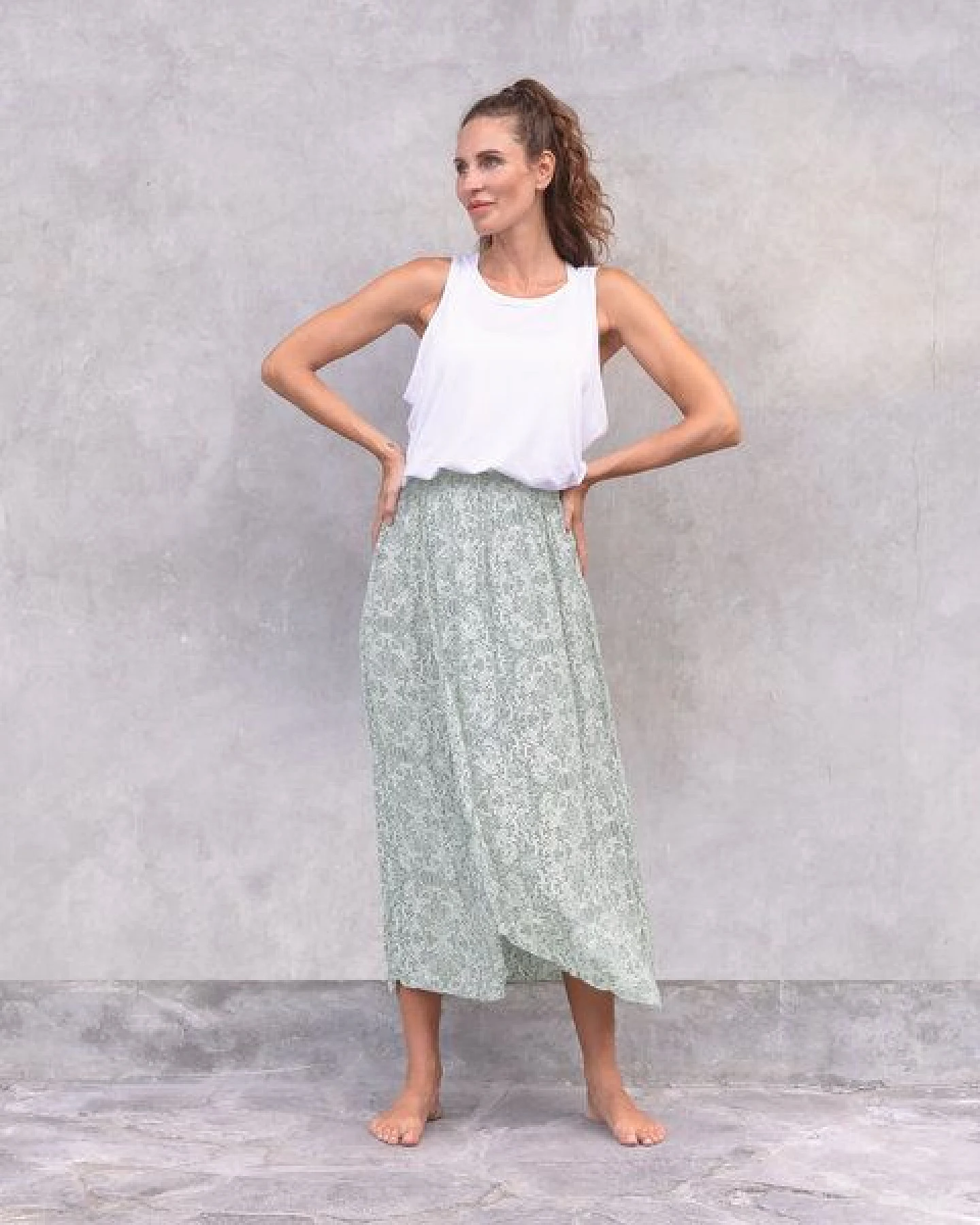 Jaya MADITA - Damen - luftiges Top mit offenem Rücken aus Tencel-Baumwoll-Mix – Ansicht 2
