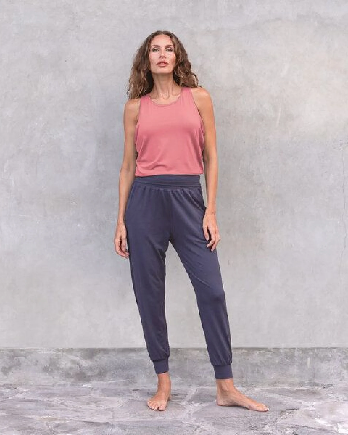 Jaya MADITA - Damen - luftiges Top mit offenem Rücken aus Tencel-Baumwoll-Mix – Ansicht 2