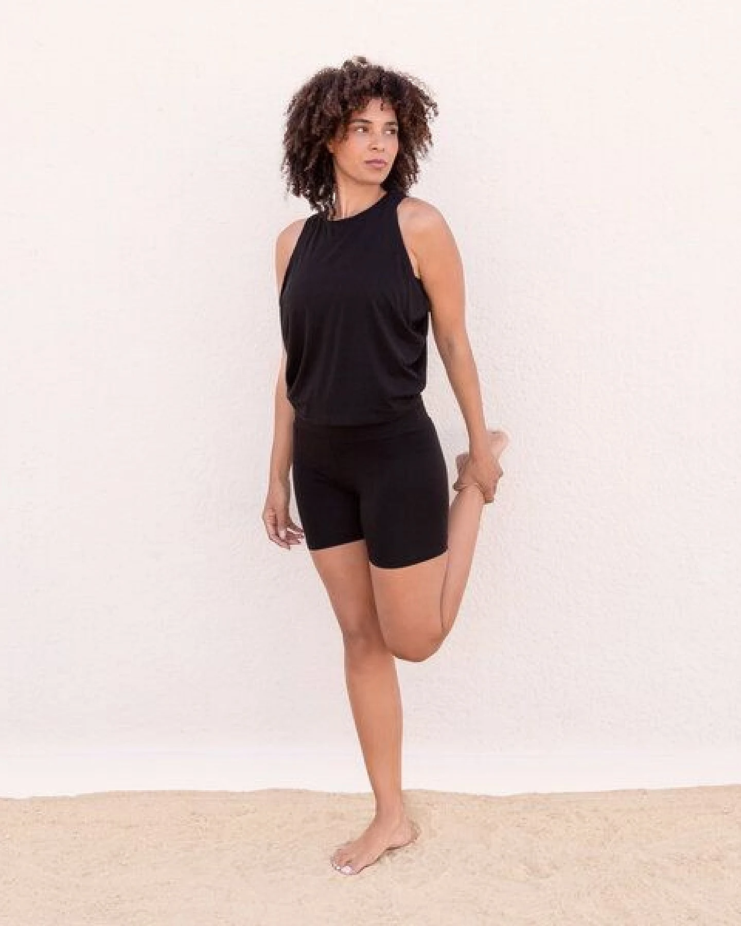 Jaya MADITA - Damen - luftiges Top mit offenem Rücken aus Tencel-Baumwoll-Mix – Ansicht 2