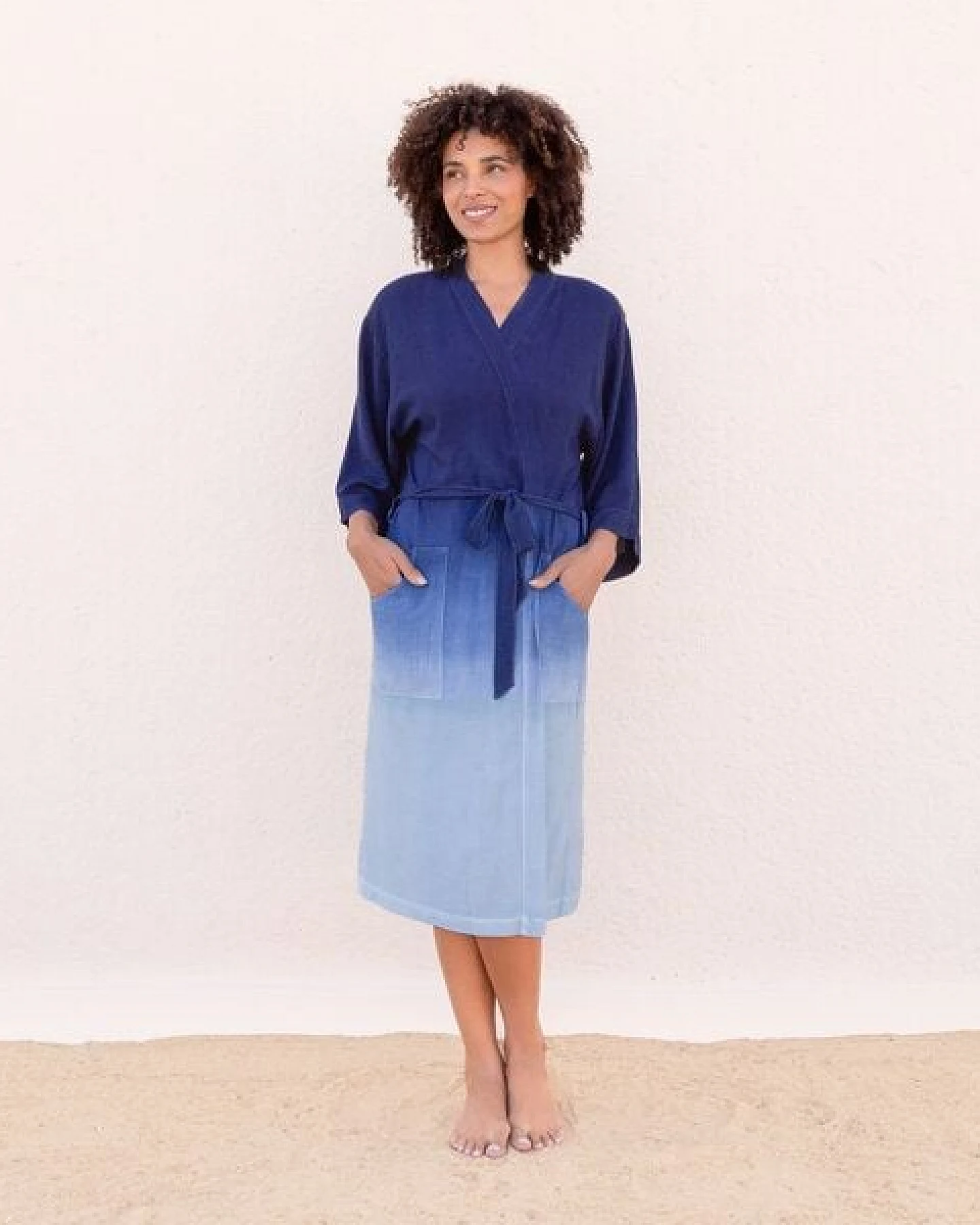 SATYA - JAYA-UNIQUE Serie - Damen - Kimono aus Ecovero, handgefärbt in Tie-Dye oder Farbverlauf in Bali – Ansicht 4