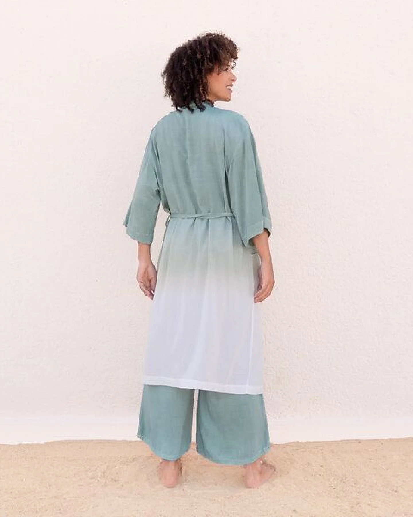 SATYA - JAYA-UNIQUE Serie - Damen - Kimono aus Ecovero, handgefärbt in Tie-Dye oder Farbverlauf in Bali – Ansicht 2