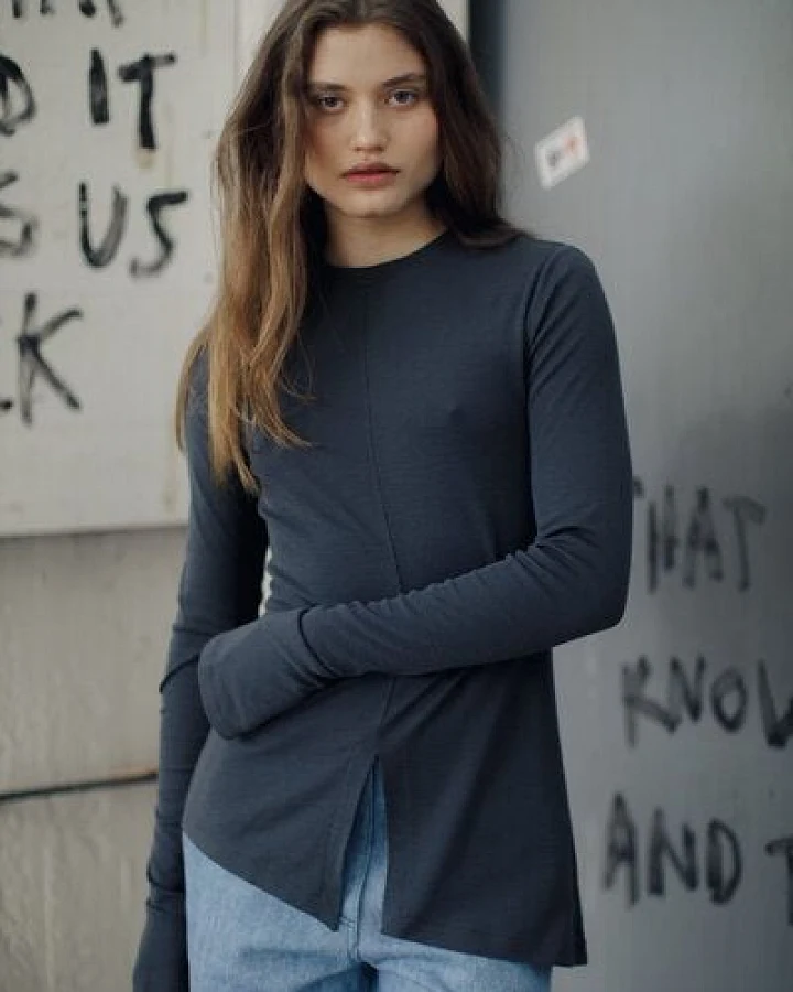 IVA RYCH Asymetrischer Longsleeve aus Wolle mit Drapierung I Deadstock