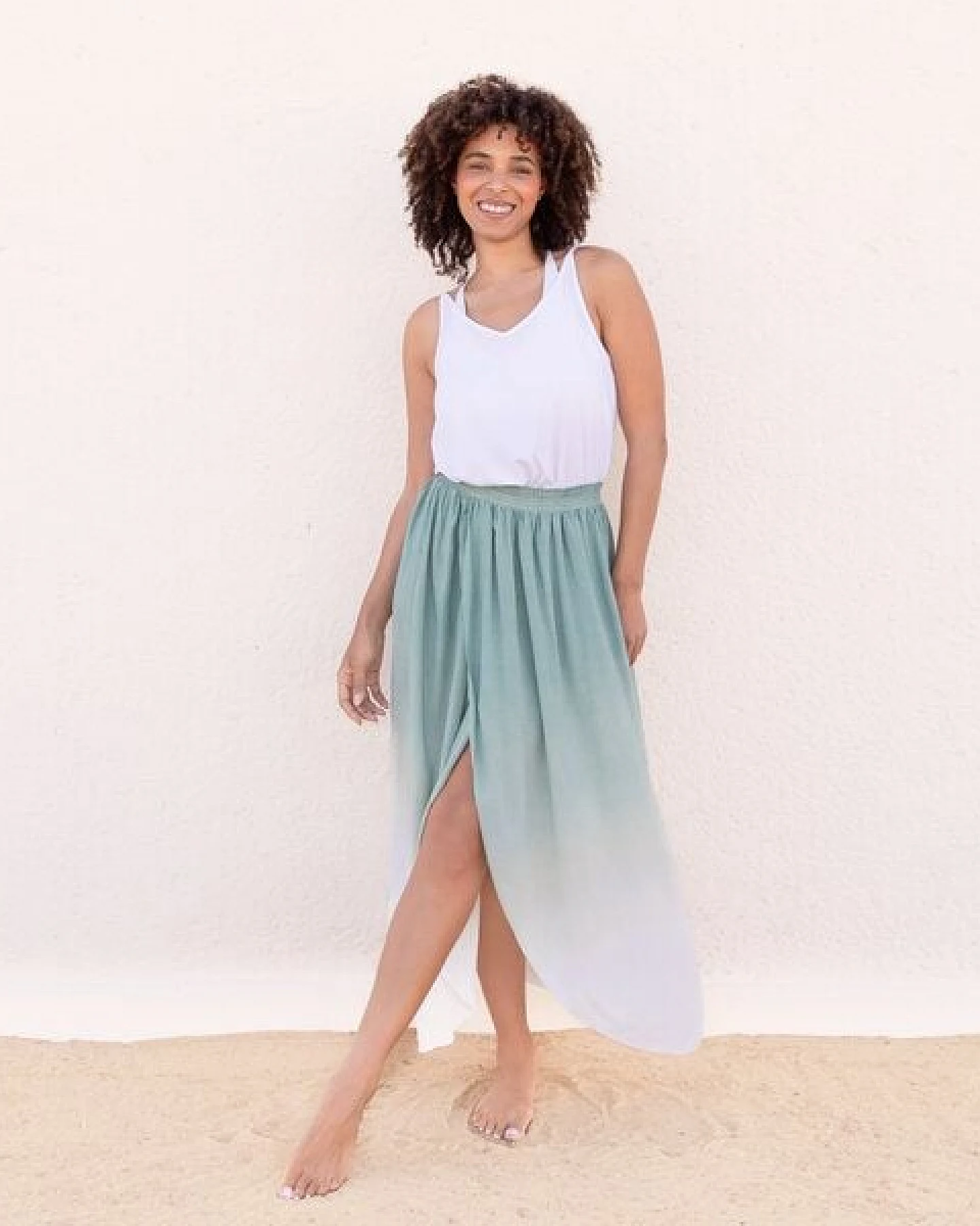 TULIP - Damen - JAYA-UNIQUE - Luftig-leichter Sommerrock, aus dünnem Lyocell, Tulpenform in Dip-Dye Färbung, handgemacht in Bali – Ansicht 2