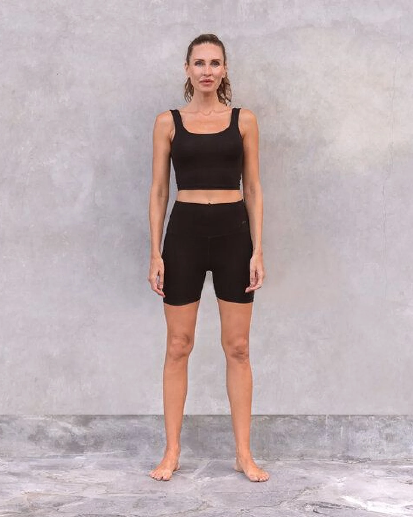 Jaya BIBI - Damen - Kurze Biker-Shorts aus elastischem soften Tencel/Biobaumwoll-Mix mit doppelter Taillenpartie – Ansicht 2