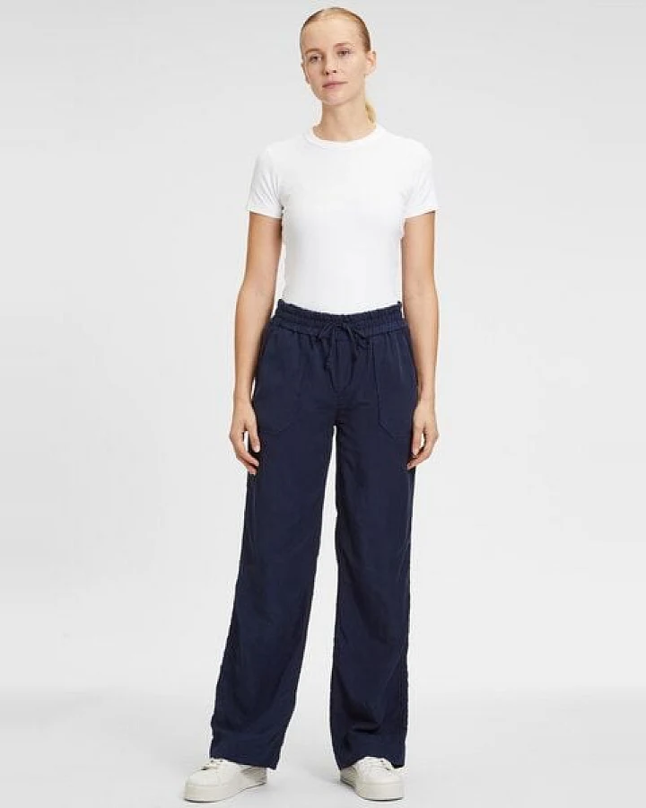 FUTURE:PEOPLE. 18:00 WIDE FIT POCKET - Damen Hose aus einem zertifizierten TENCEL-LEINEN MIX für heiße Sommertage (31800 0 3003)