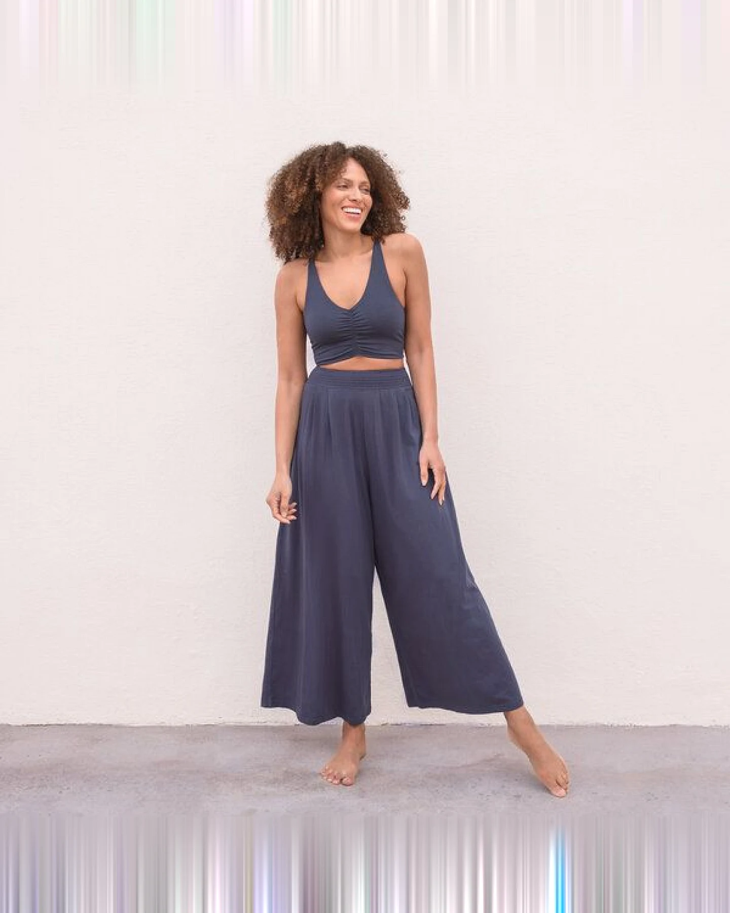 Jaya DIANA - lockere bis weite geschnittene Lounge Pants, für jede Figur geeignet, für Yoga, Leisure, Arbeit oder Evenings – Ansicht 2