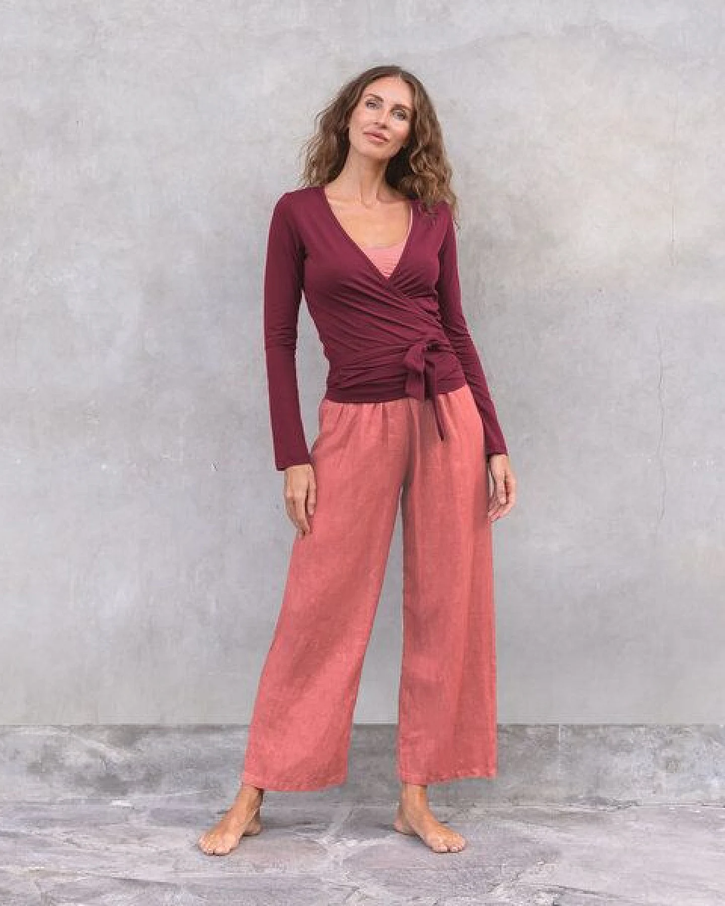 SKY - Damen - JAYA-UNIQUE - lässige Sommerhose, gerade geschnittene Beine, Drawstrings Dip-Dye Färbung handgemacht in Bali – Ansicht 2