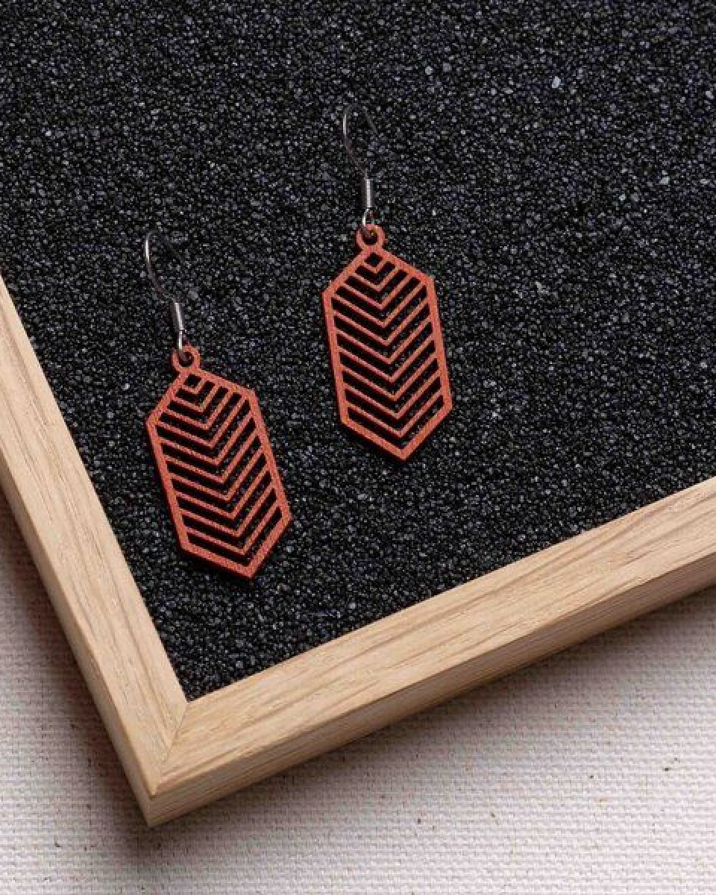 feinformart Ohrringe / Ohrhänger aus Holz - Geometric – Ansicht 2