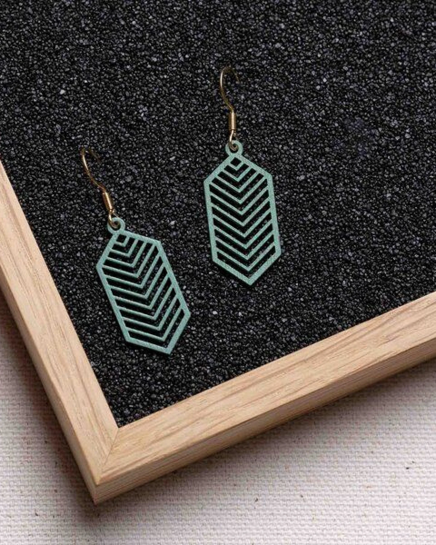 feinformart Ohrringe / Ohrhänger aus Holz - Geometric – Ansicht 2